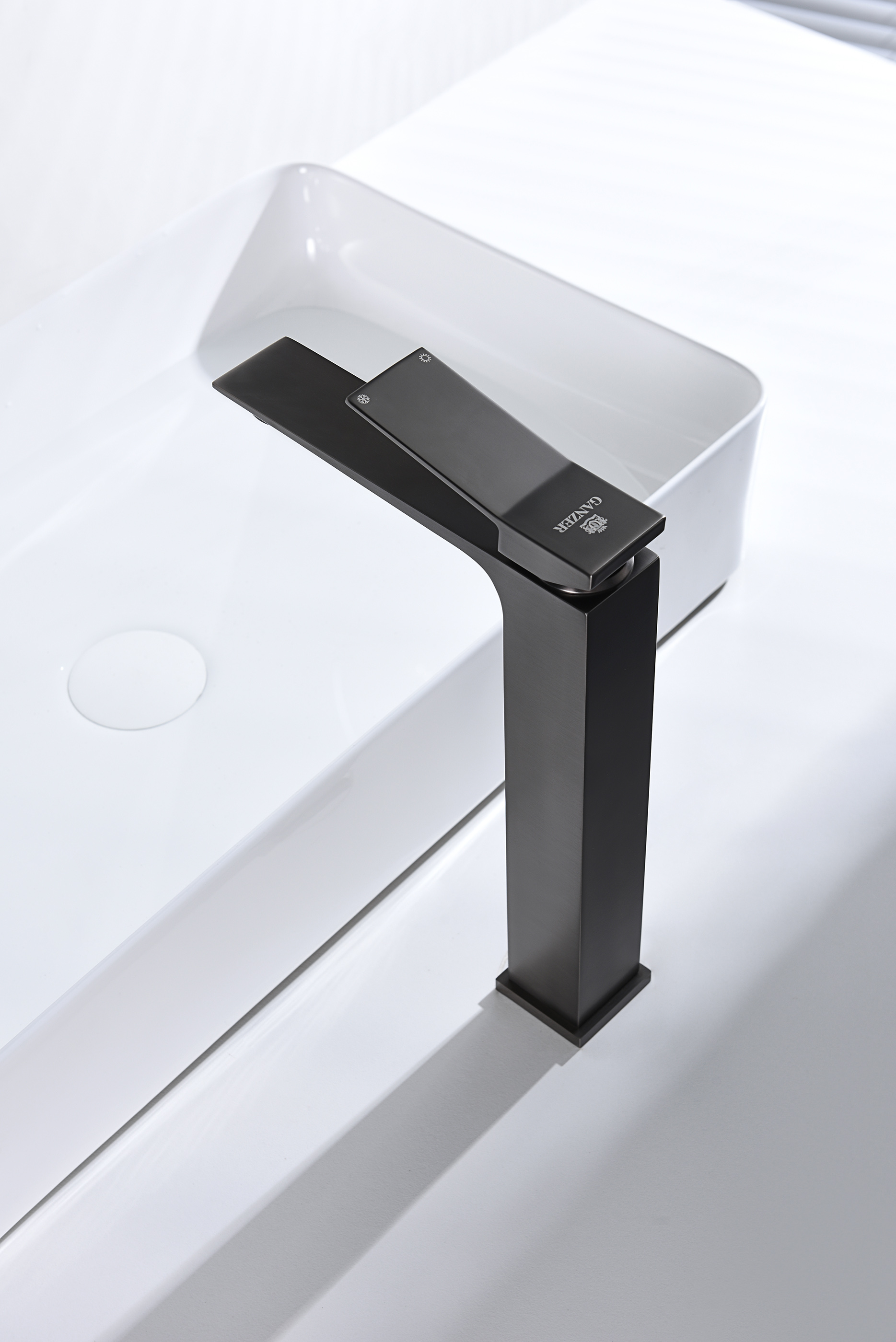 05112-Q Смеситель од. для раковины-чаши (ГРАФИТ) GANZER (10/1шт)