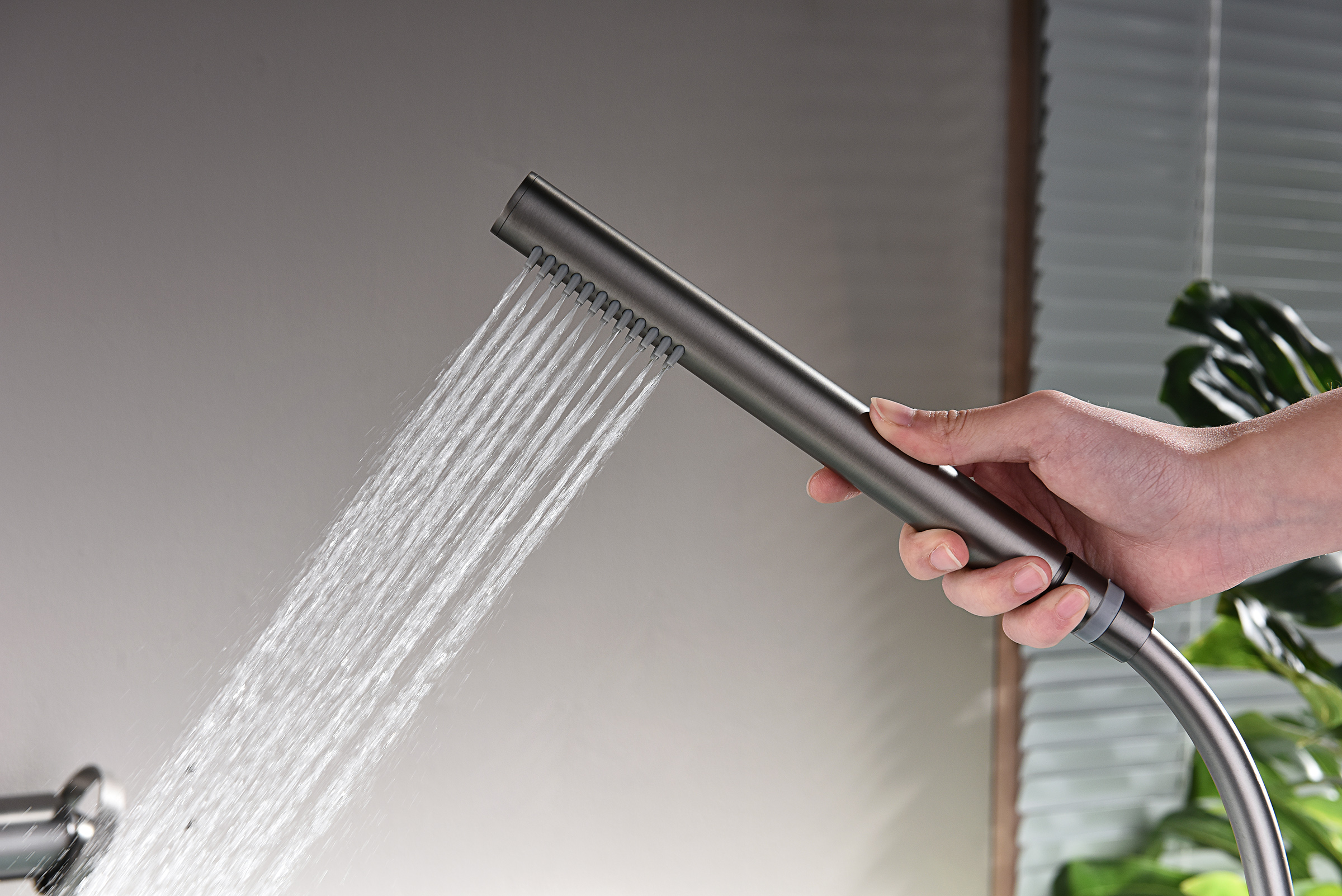 19132-Q Смеситель од. для ванны кор. (ГРАФИТ)  GANZER  (8/1шт)