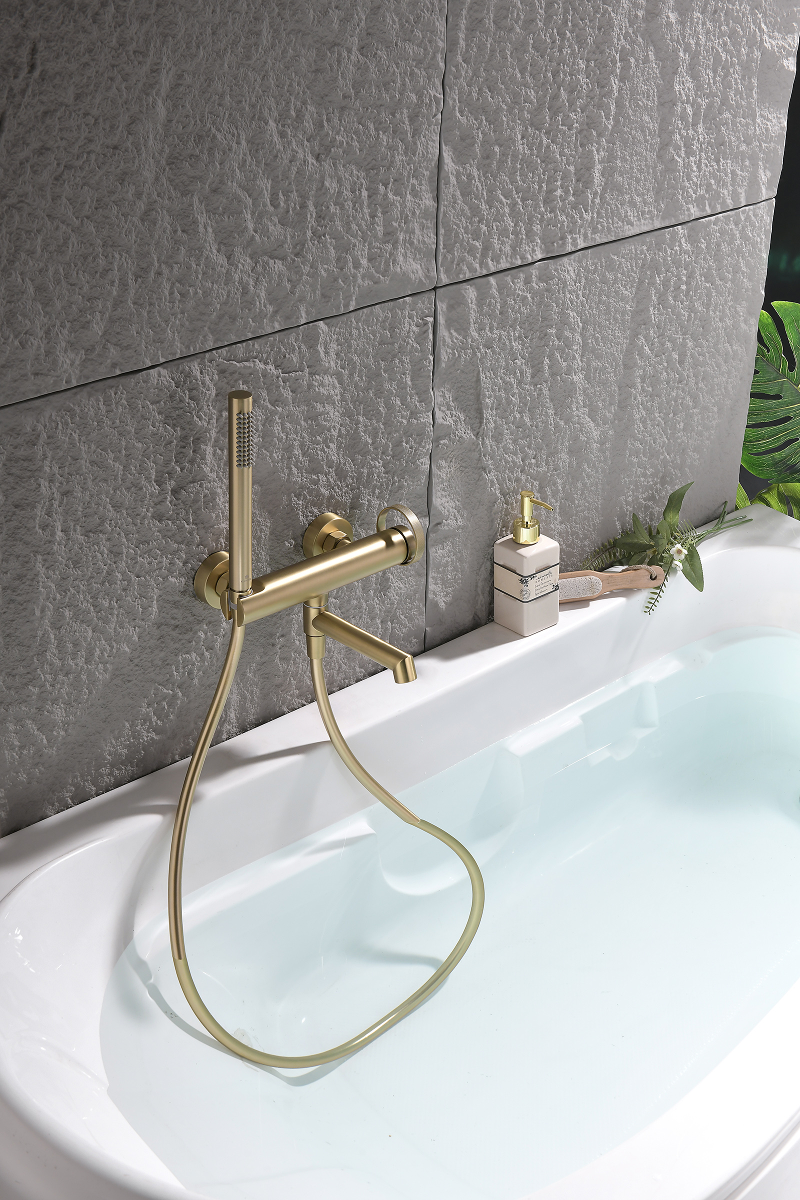 19132-S Смеситель од. для ванны кор. (Мат. Золото)  GANZER  (8/1шт)