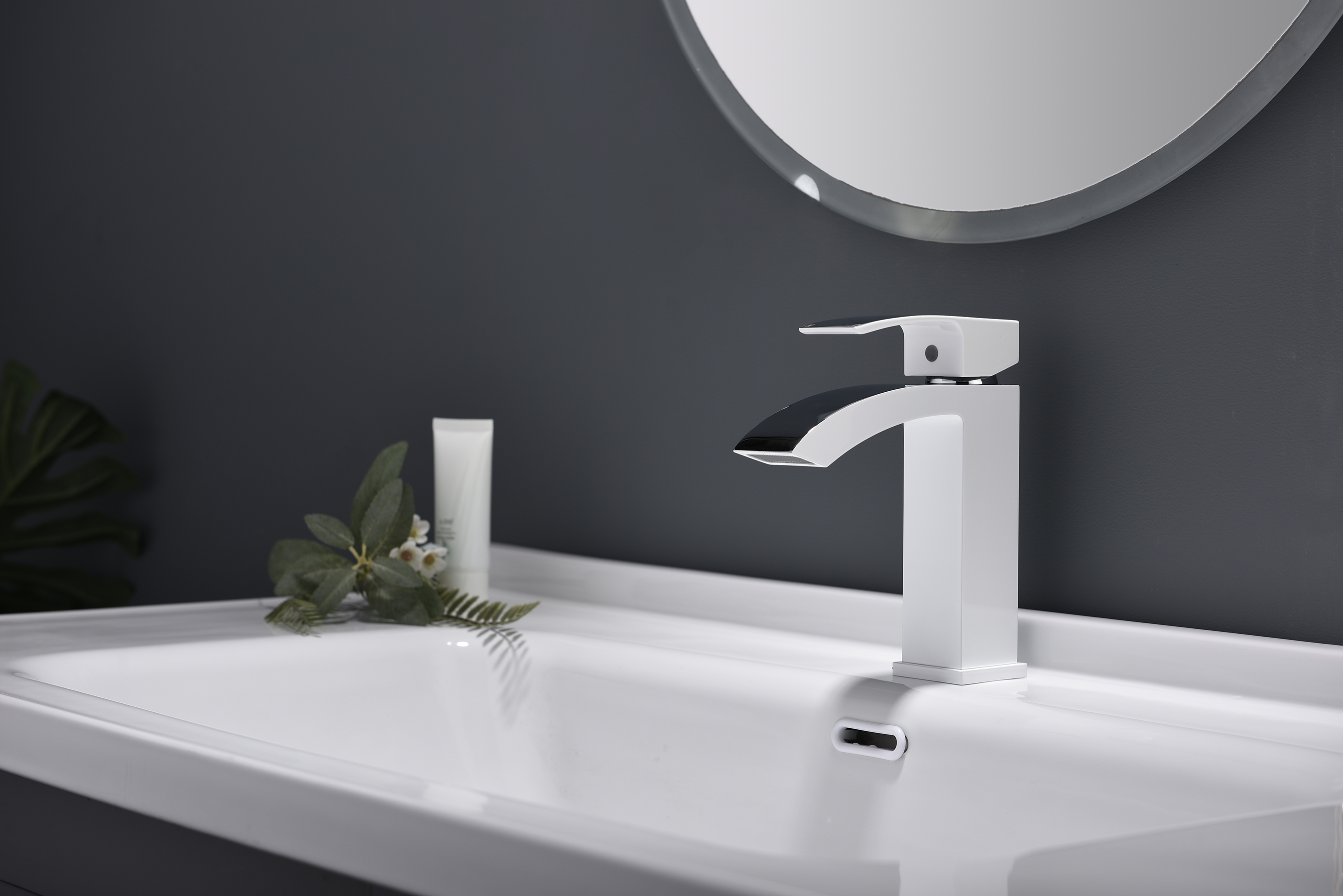 44111-F Смеситель од. для раковины (БЕЛЫЙ) GANZER (10/1шт)