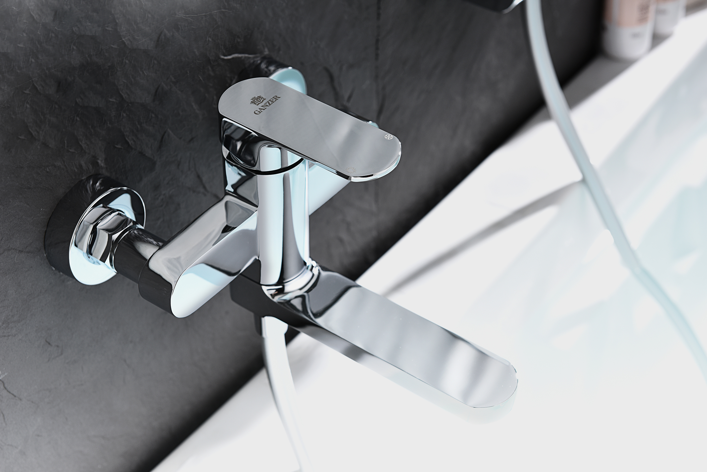 06132 Смеситель од. для ванны кор. (ХРОМ)  GANZER  (8/1шт)