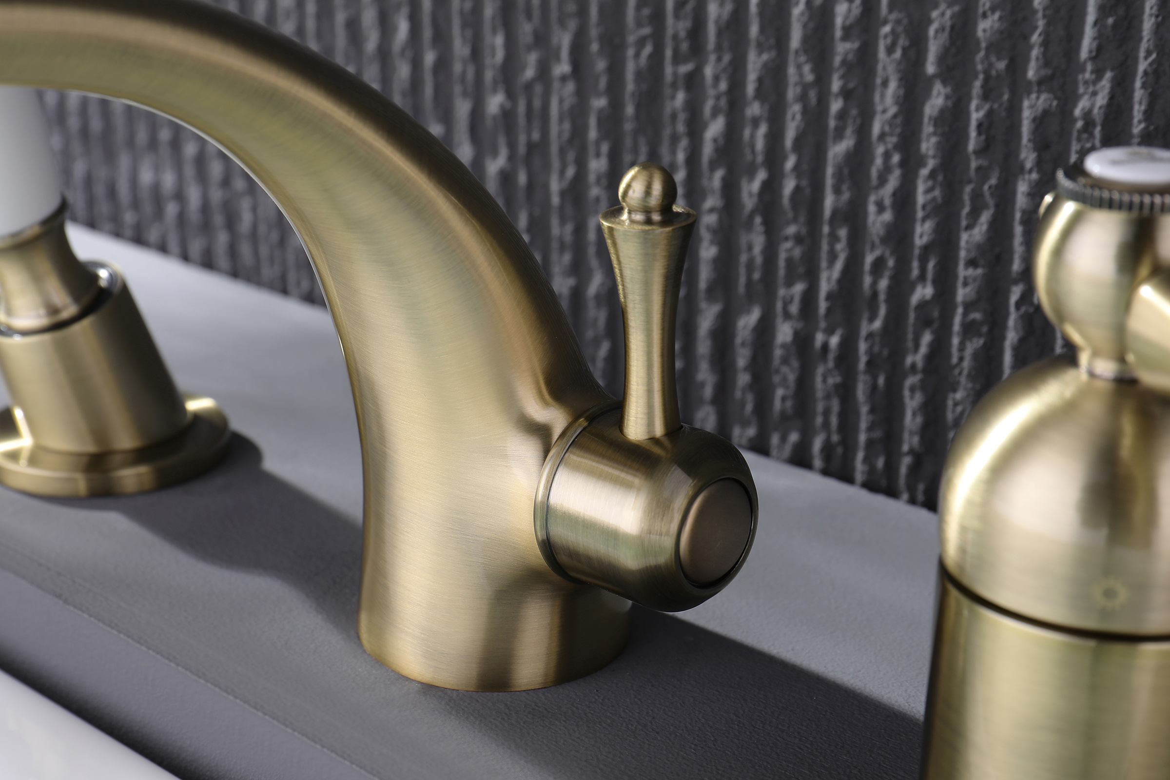 77133-D Смеситель на борт ванны (3-отв,БРОНЗА)  GANZER (8/1шт)