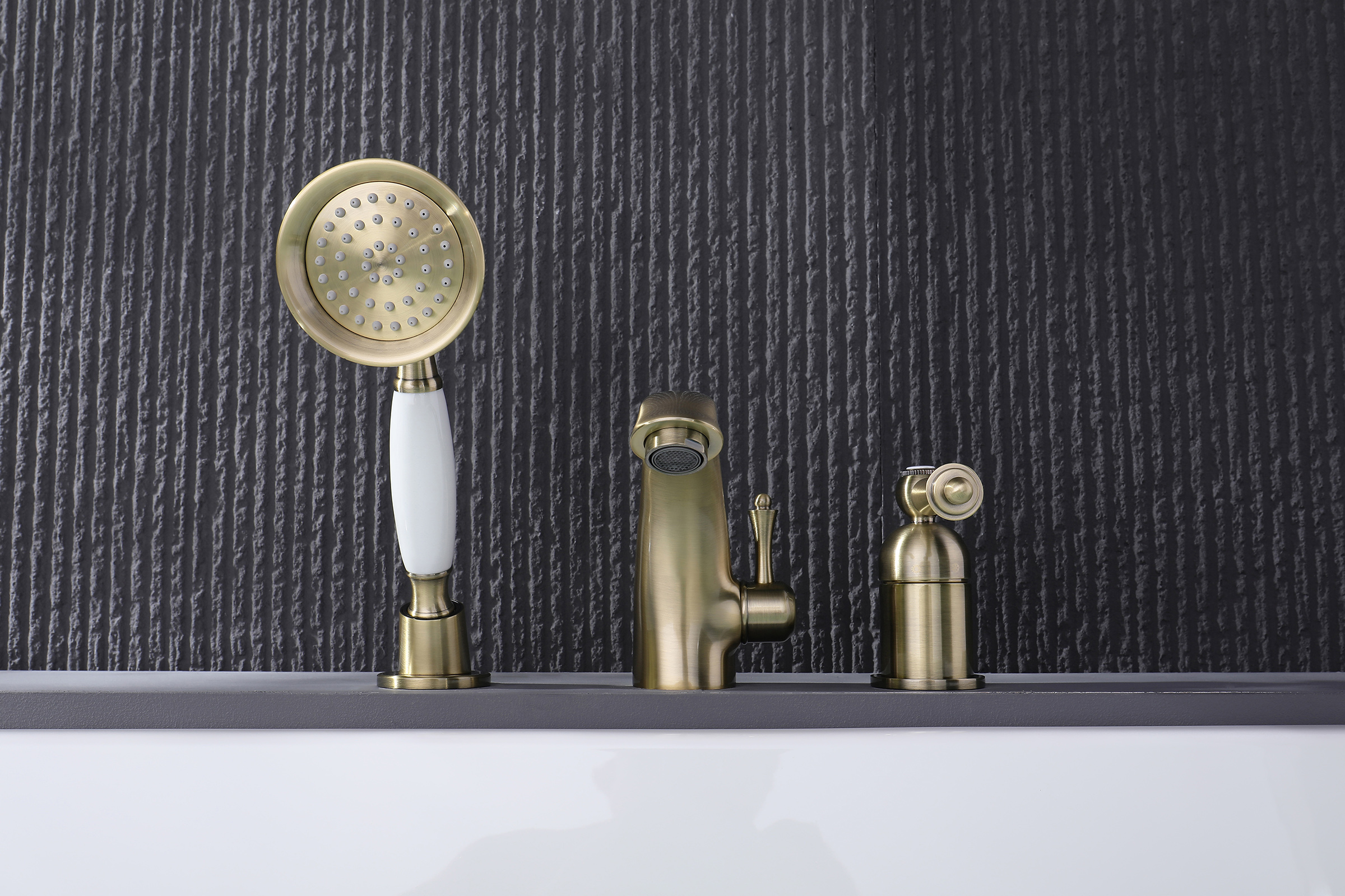 77133-D Смеситель на борт ванны (3-отв,БРОНЗА)  GANZER (8/1шт)