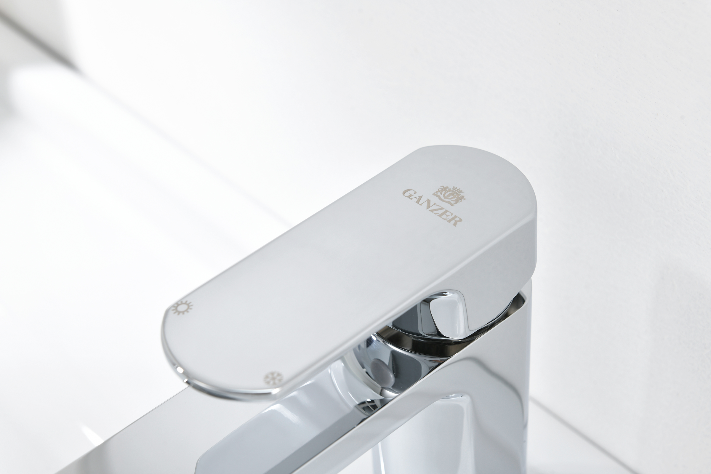 06111 Смеситель од. для раковины (ХРОМ) GANZER (10/1шт)