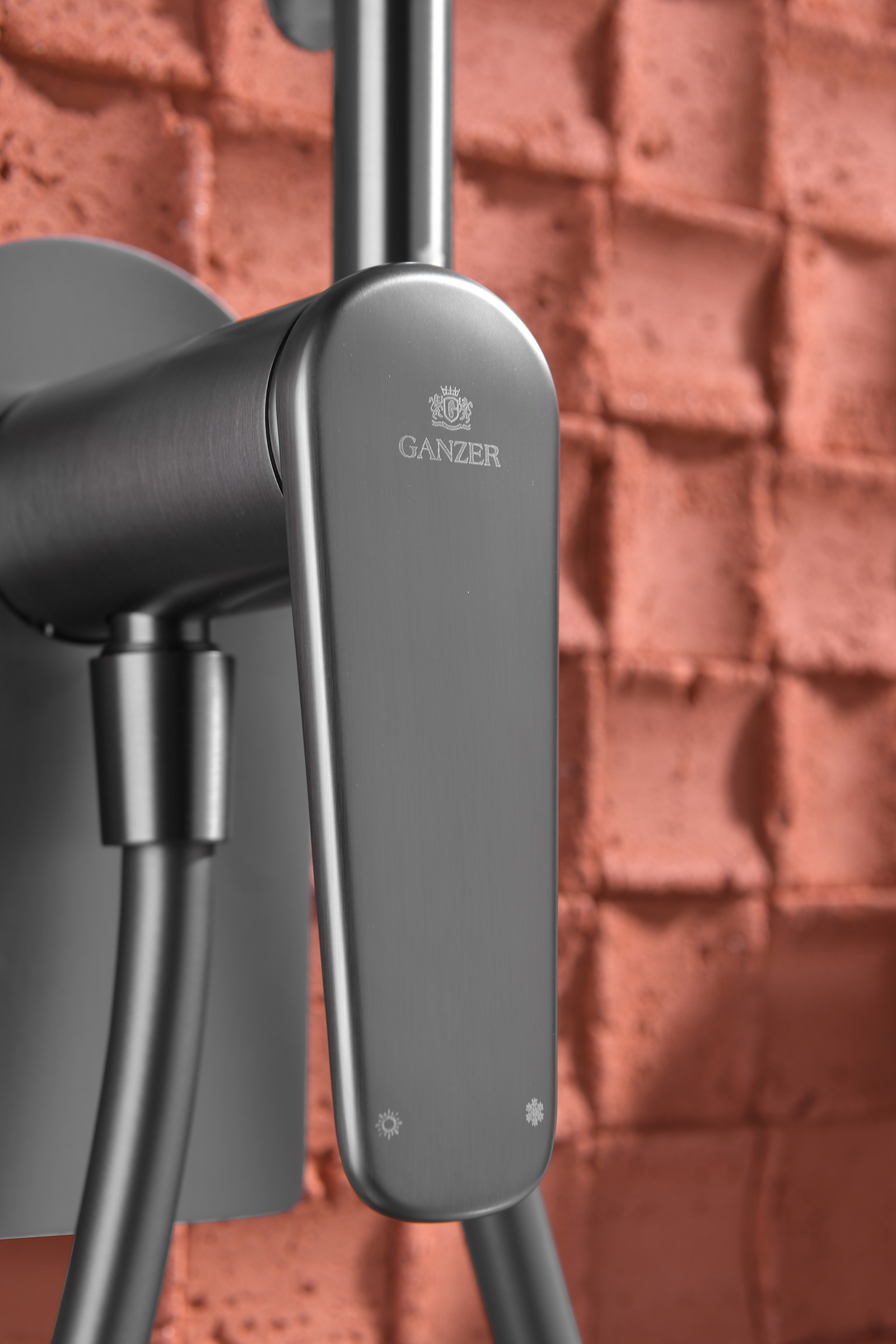 02157-Q Смеситель встраиваемый с ГИГ. душем (ГРАФИТ) GANZER (10/1шт)