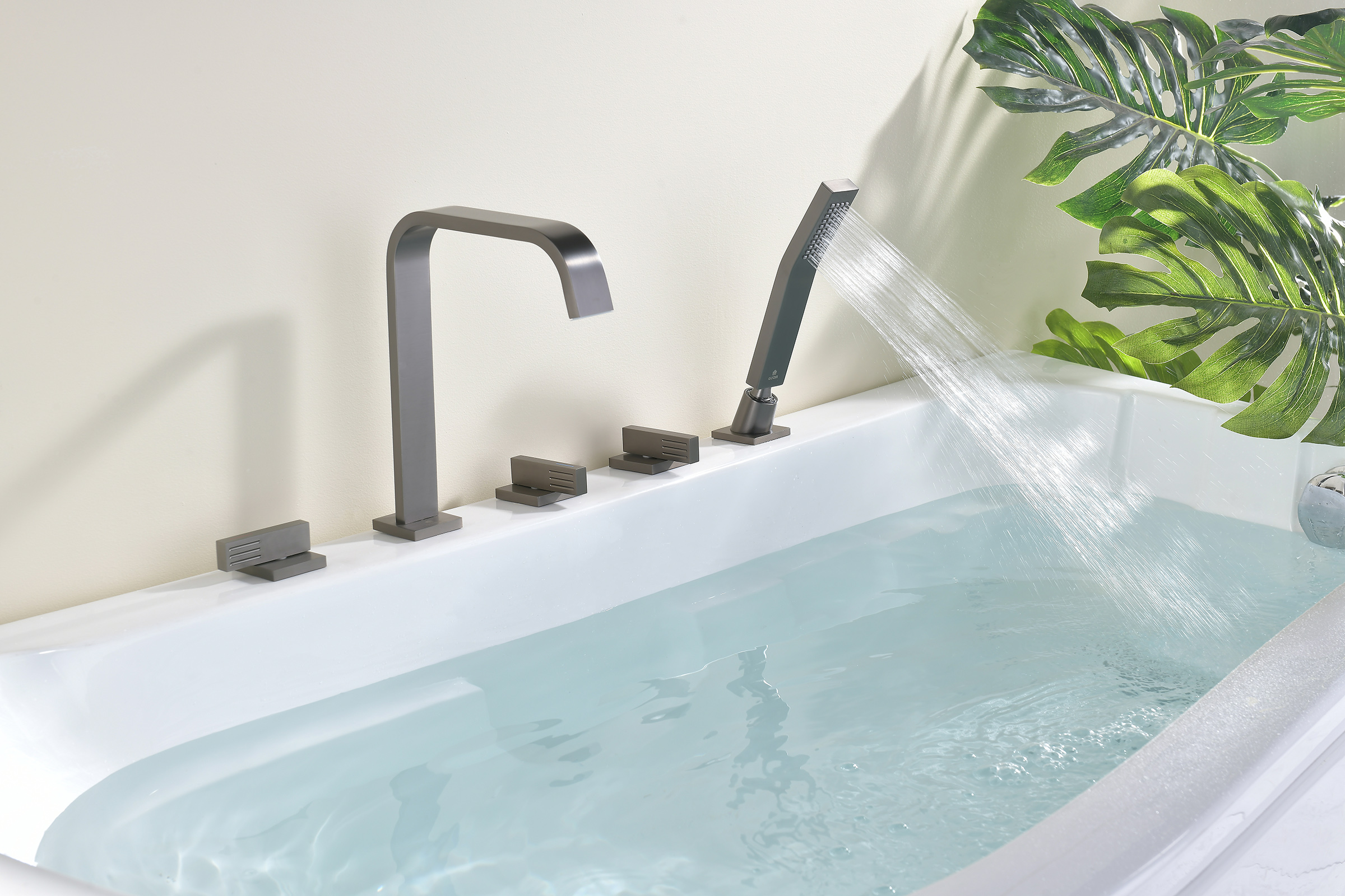 01133-Q Смеситель на борт ванны (5-отв,ГРАФИТ)  GANZER (10/1шт)