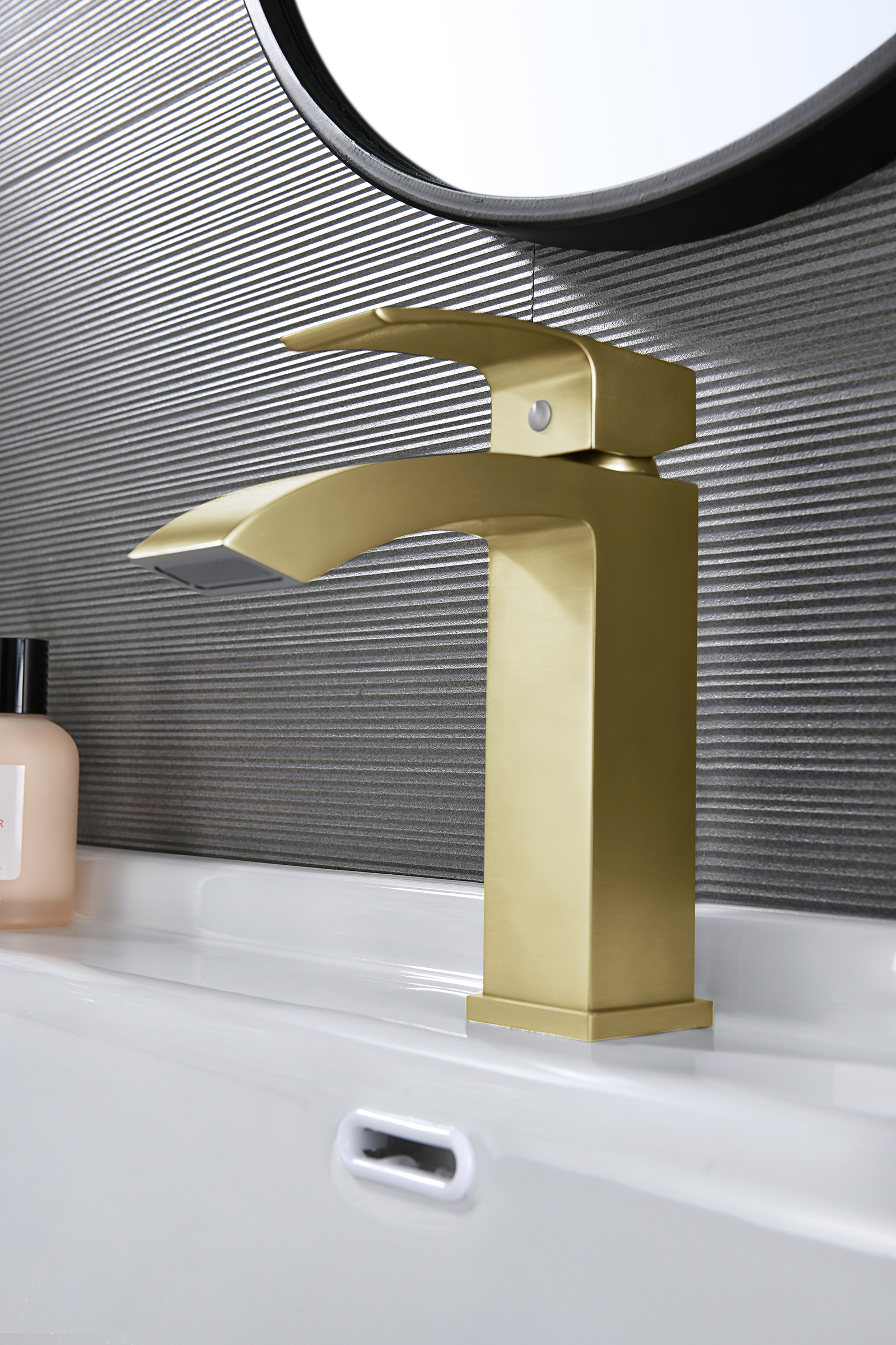 44111-S Смеситель од. для раковины (Мат. Золото) GANZER (10/1шт)