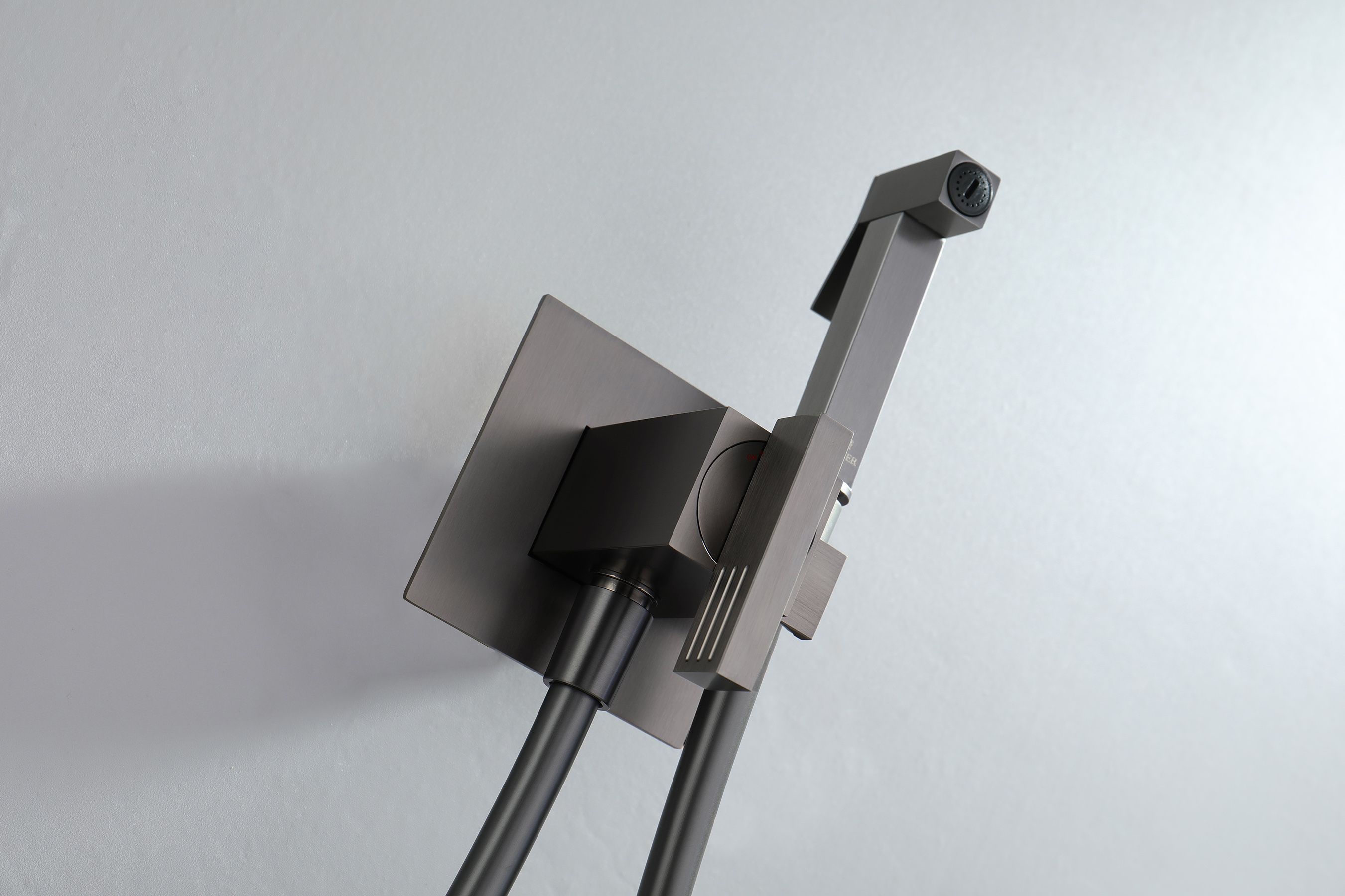 01157-Q Смеситель встраиваемый с ГИГ. душом (ГРАФИТ) GANZER (10/1шт)