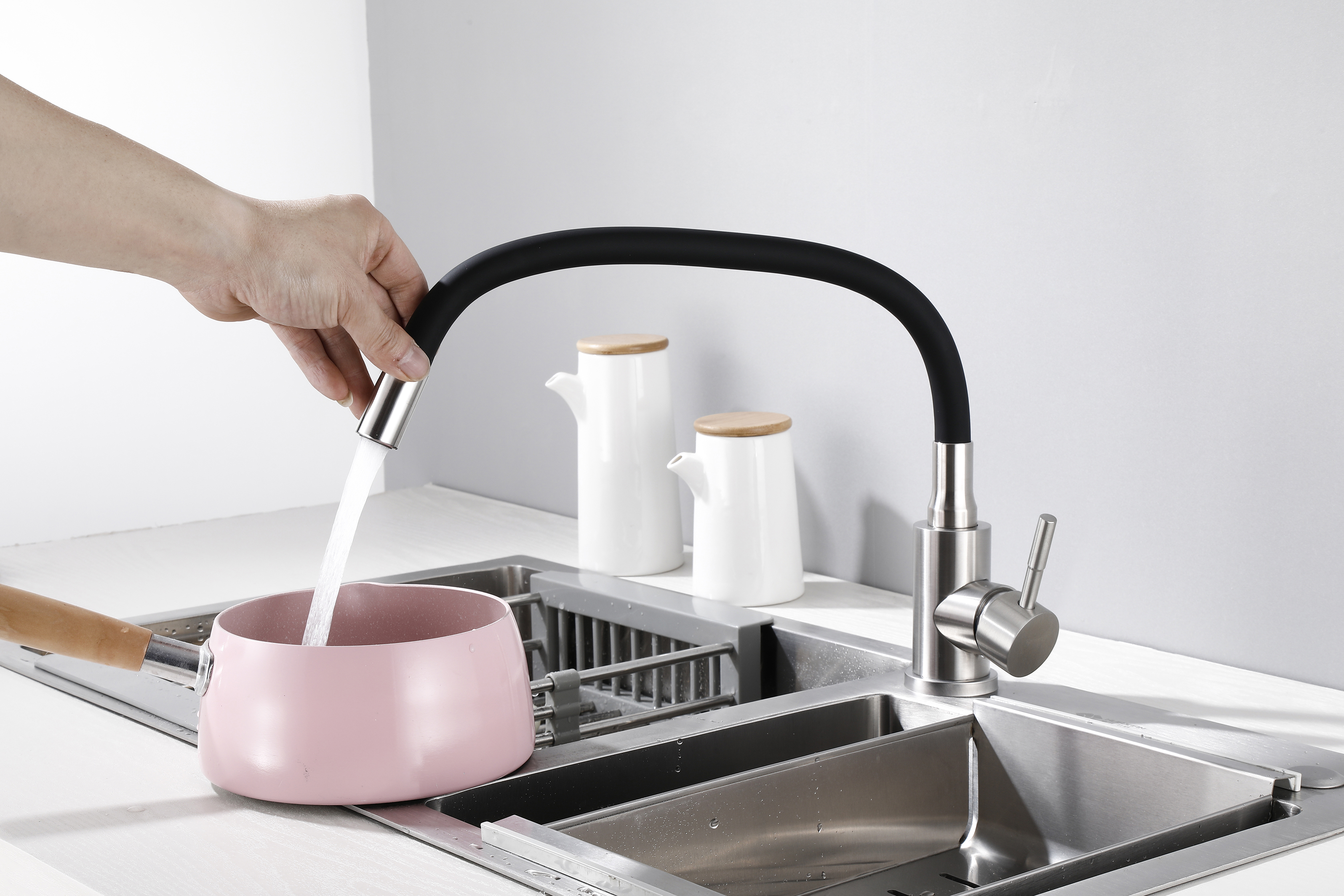 59304-GC Смес. из НЕРЖ. для кух. (САТИН с гиб. чер. изл.) HANSEN  (20/1шт)