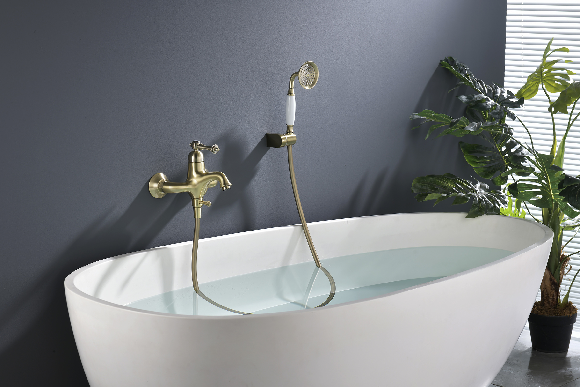 77131-D Смеситель од. для ванны кор. (БРОНЗА)  GANZER  (8/1шт)