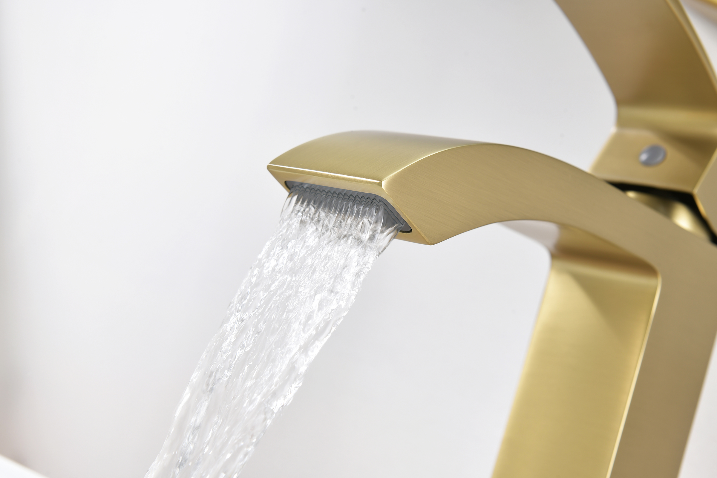 44112-S Смеситель од. для раковины-чаши (Мат. Золото) GANZER (10/1шт)