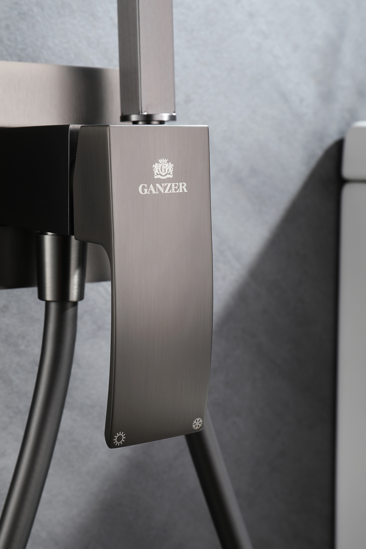 44157-Q Смеситель встраиваемый с ГИГ. душем (ГРАФИТ) GANZER (10/1шт)