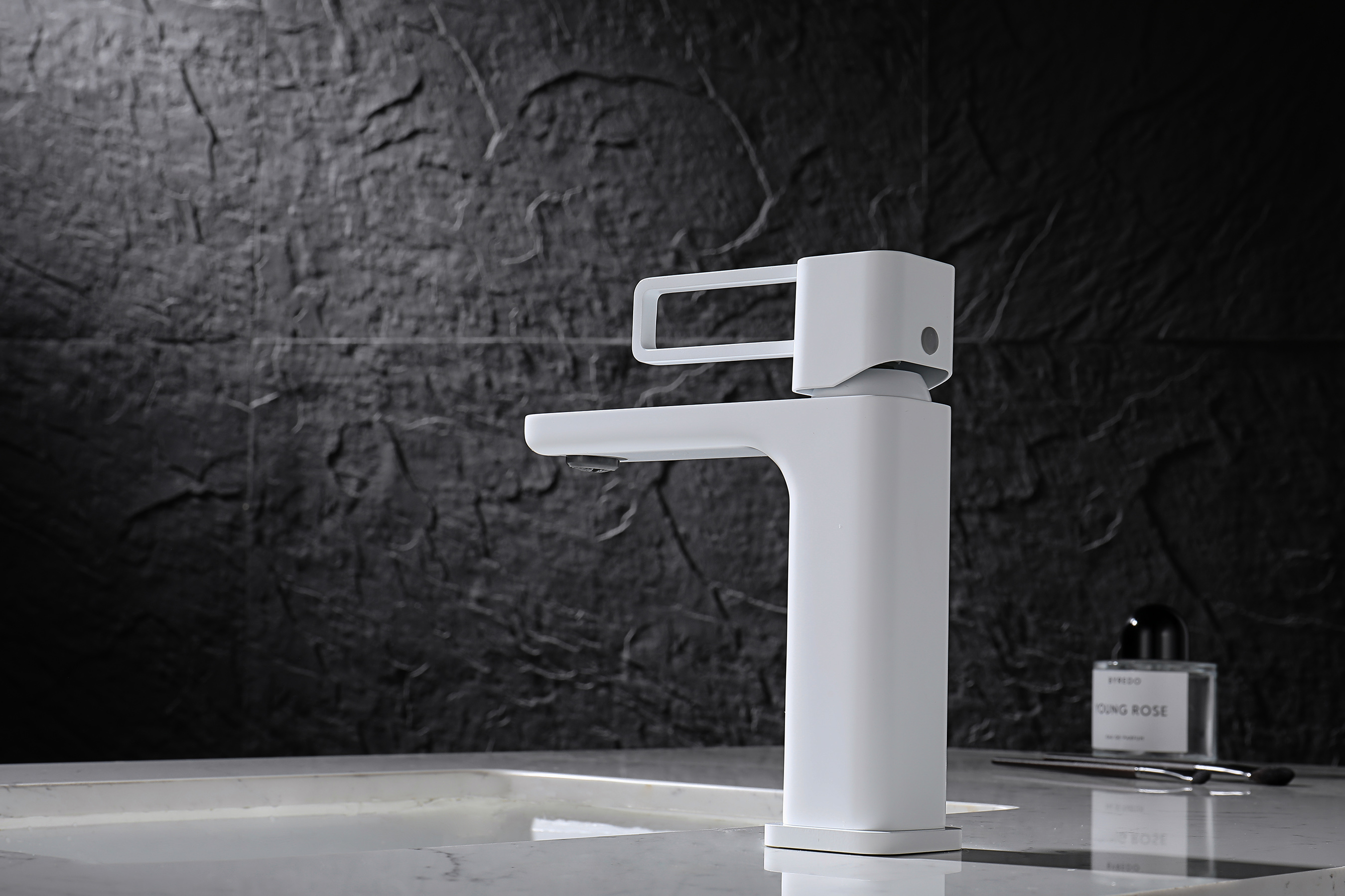 12111-F Смеситель од. для раковины (БЕЛЫЙ) GANZER (10/1шт)