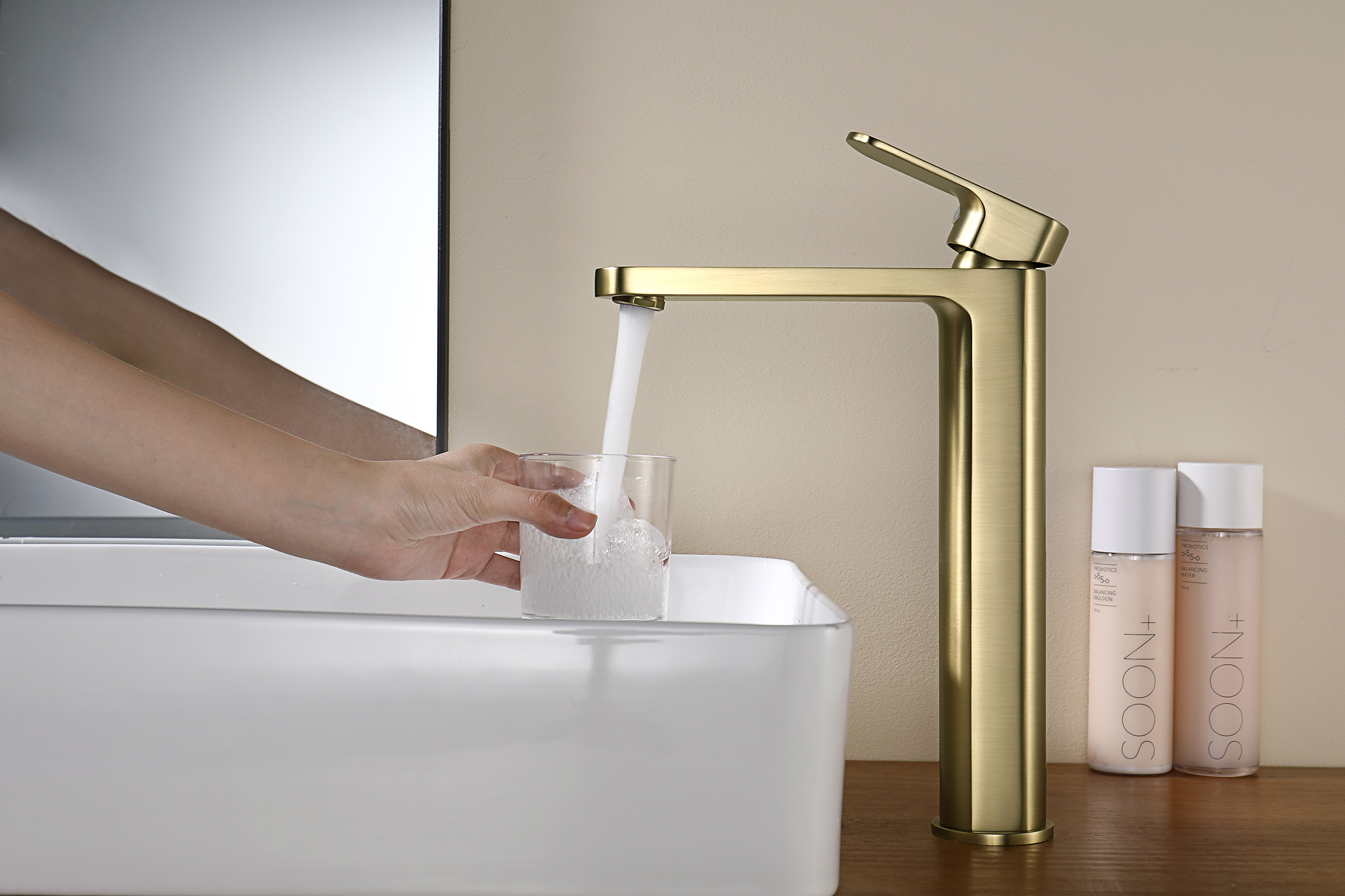 06112-S Смеситель од. для раковины-чаши (Мат. Золото) GANZER (10/1шт)