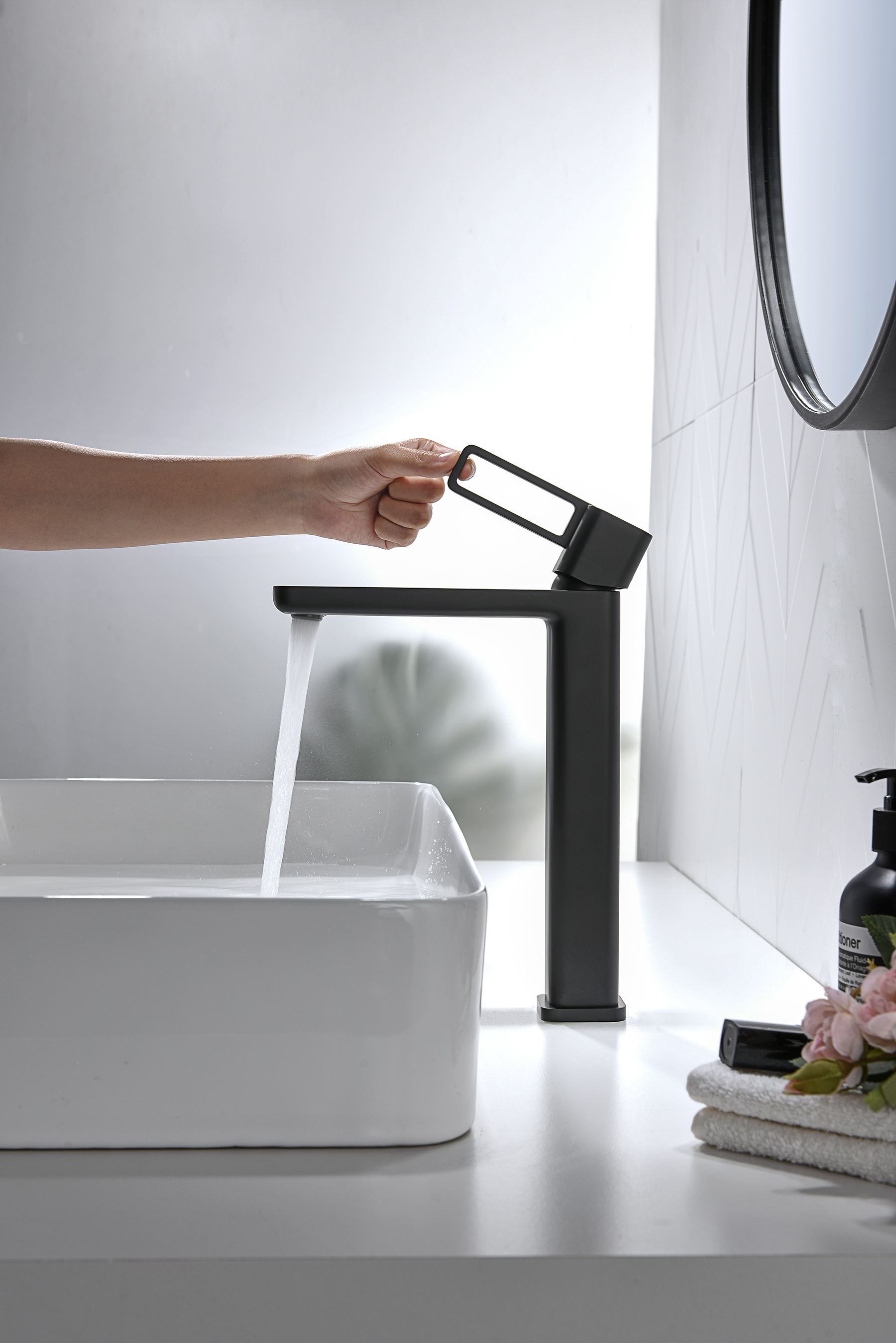 12112-C Смеситель од. для раковины-чаши (ЧЕРНЫЙ) GANZER (10/1шт)