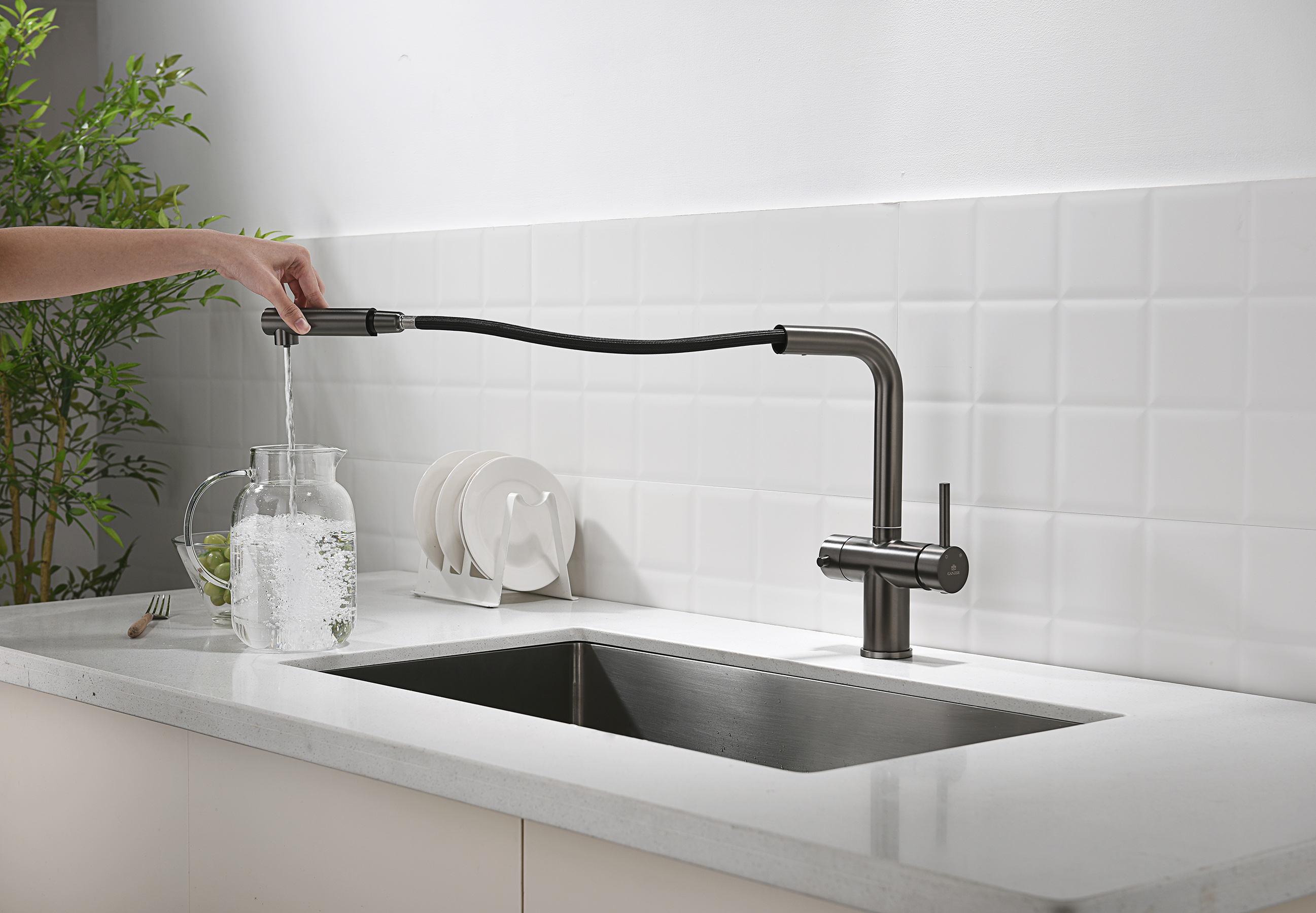 16036-Q Смес. од. для кухни с ВЫД. лейкой и подк. ФИЛЬТ. (ГРАФИТ)  GANZER (10/1шт)