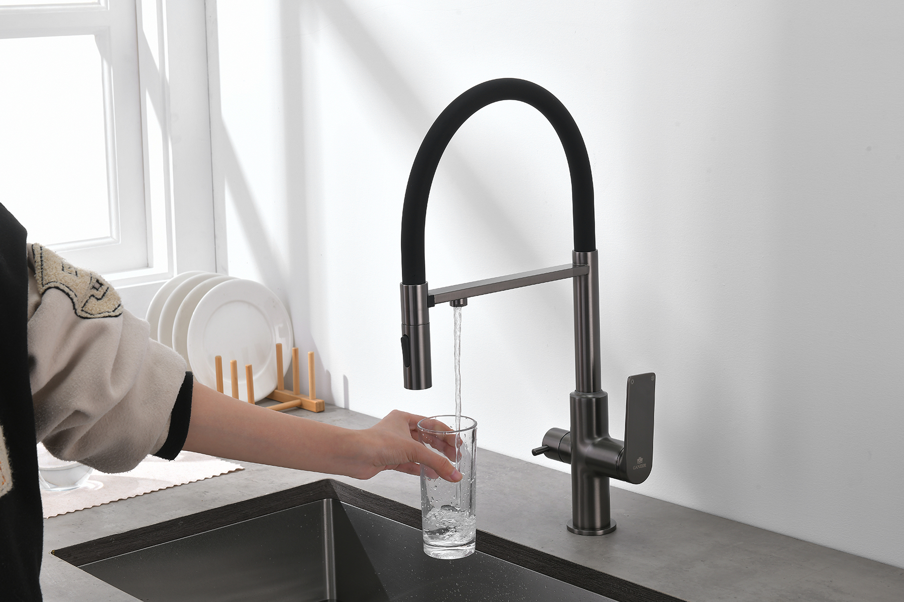 07127-Q Смес. для кухни с гиб МАГ. изл. и под. фильт. (ГРАФИТ+ЧЕР.) GANZER (10/1шт)