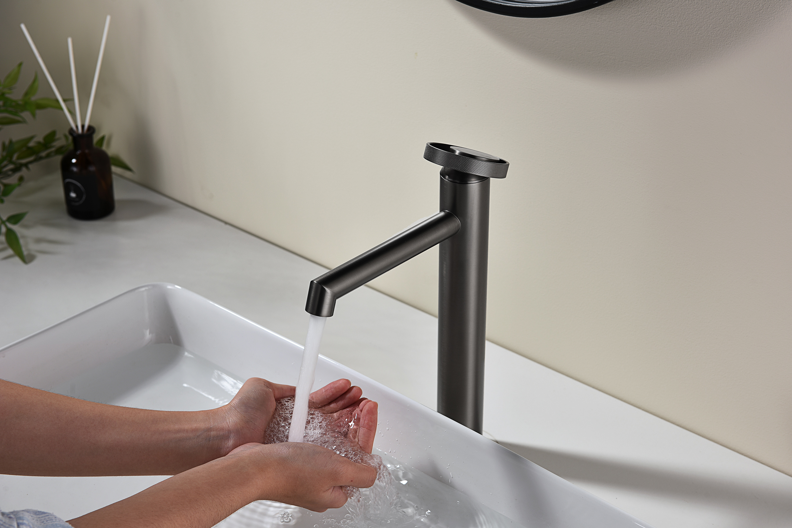 19112-Q Смеситель од. для раковины-чаши (ГРАФИТ) GANZER (10/1шт)