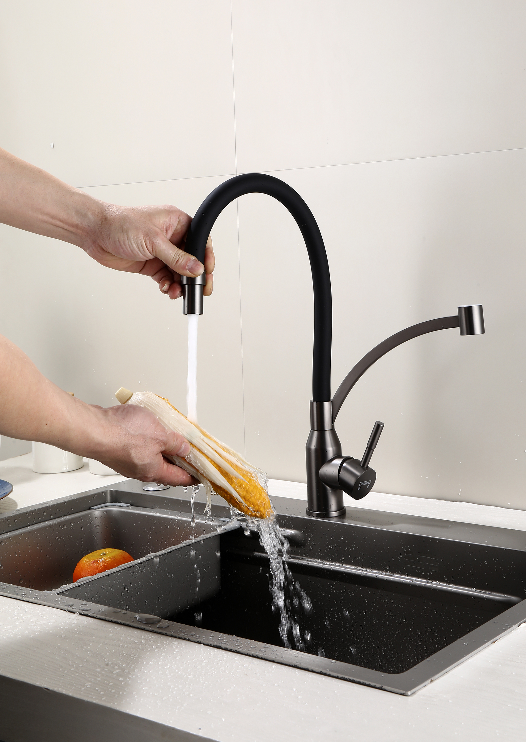 56043-PC Смес. из НЕРЖ. для кух. (ГРАФИТ с гиб. ЧЕР. изл.) HANSEN  (20/1шт)