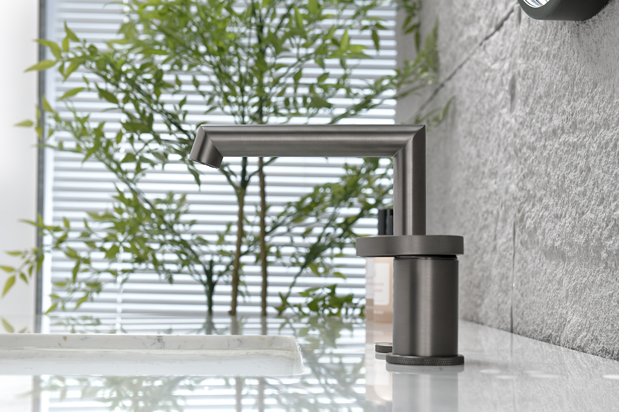 19114-Q Смеситель на борт раковины (2-отв,ГРАФИТ)  GANZER (10/1шт)