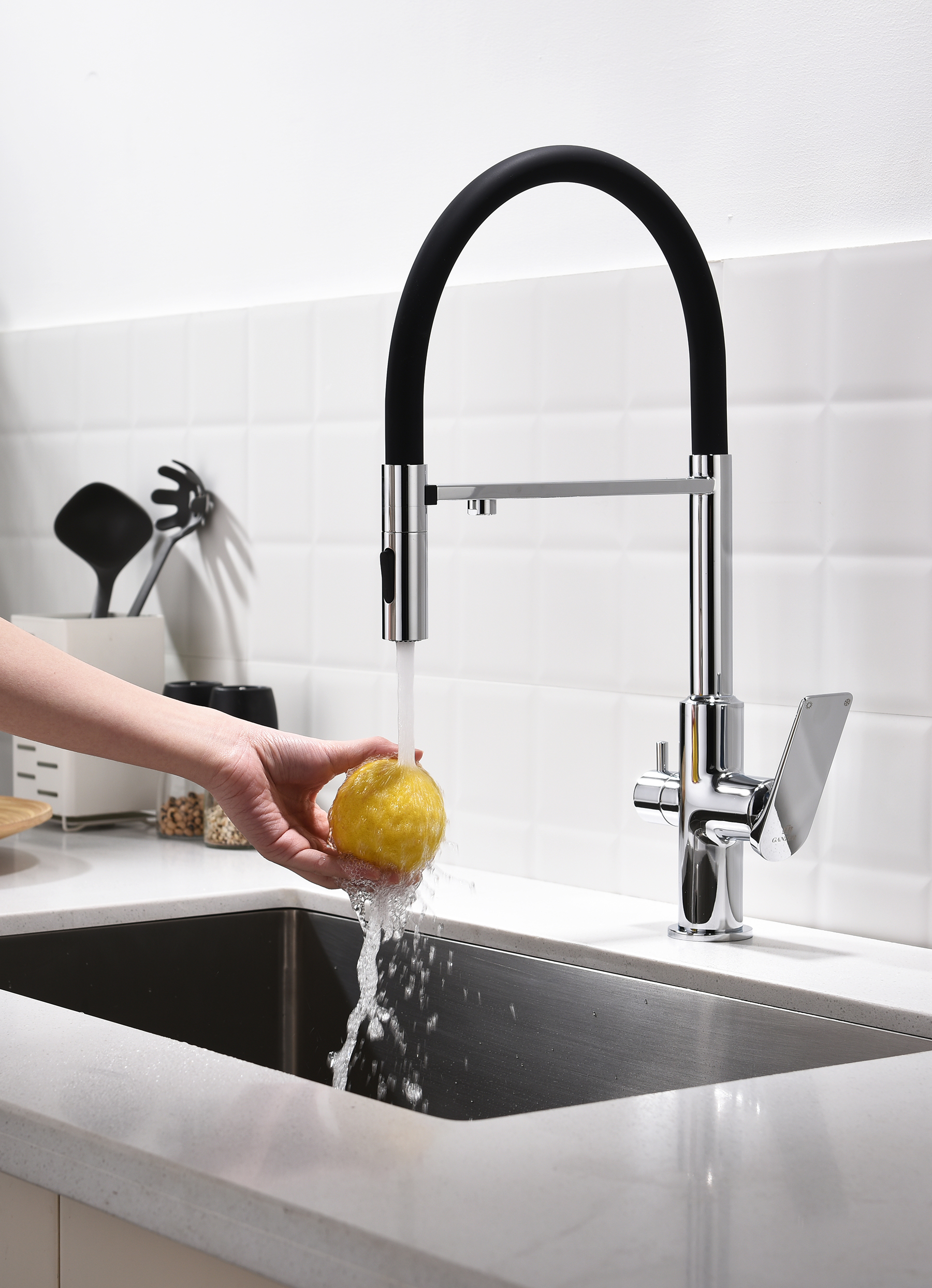 07127 Смес. для кухни с гиб МАГ. изл. и под. фильт. (ХРОМ+ЧЕР.) GANZER (10/1шт)