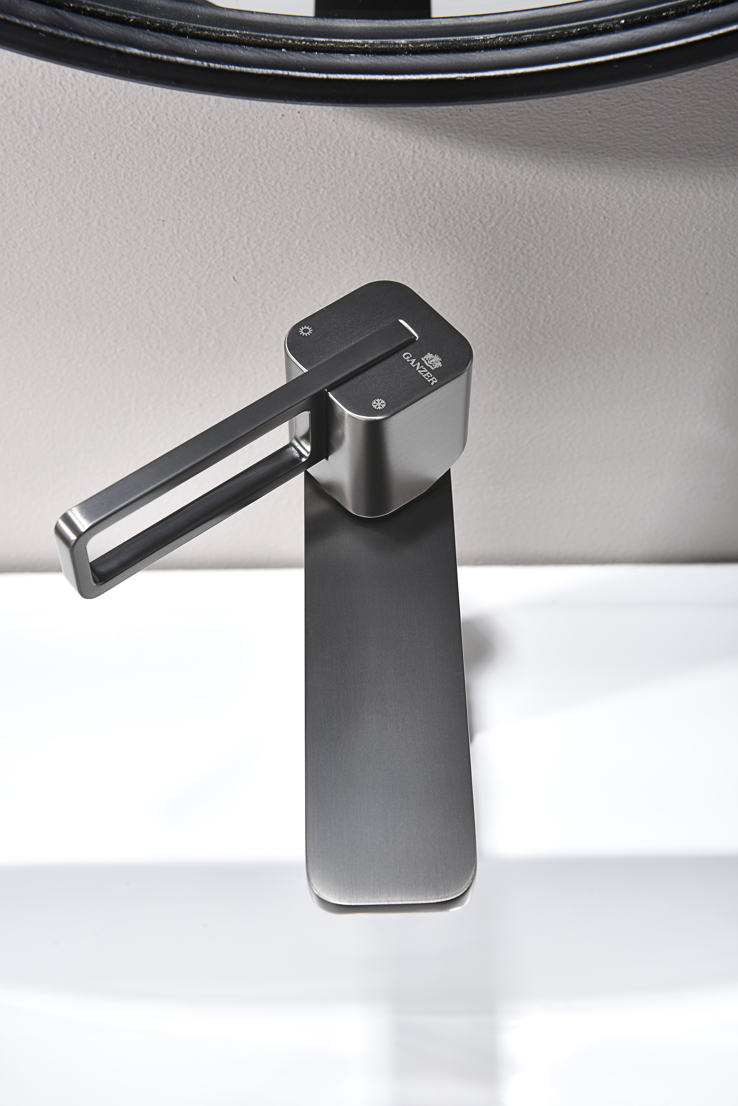 12111-Q Смеситель од. для раковины (ГРАФИТ) GANZER (10/1шт)