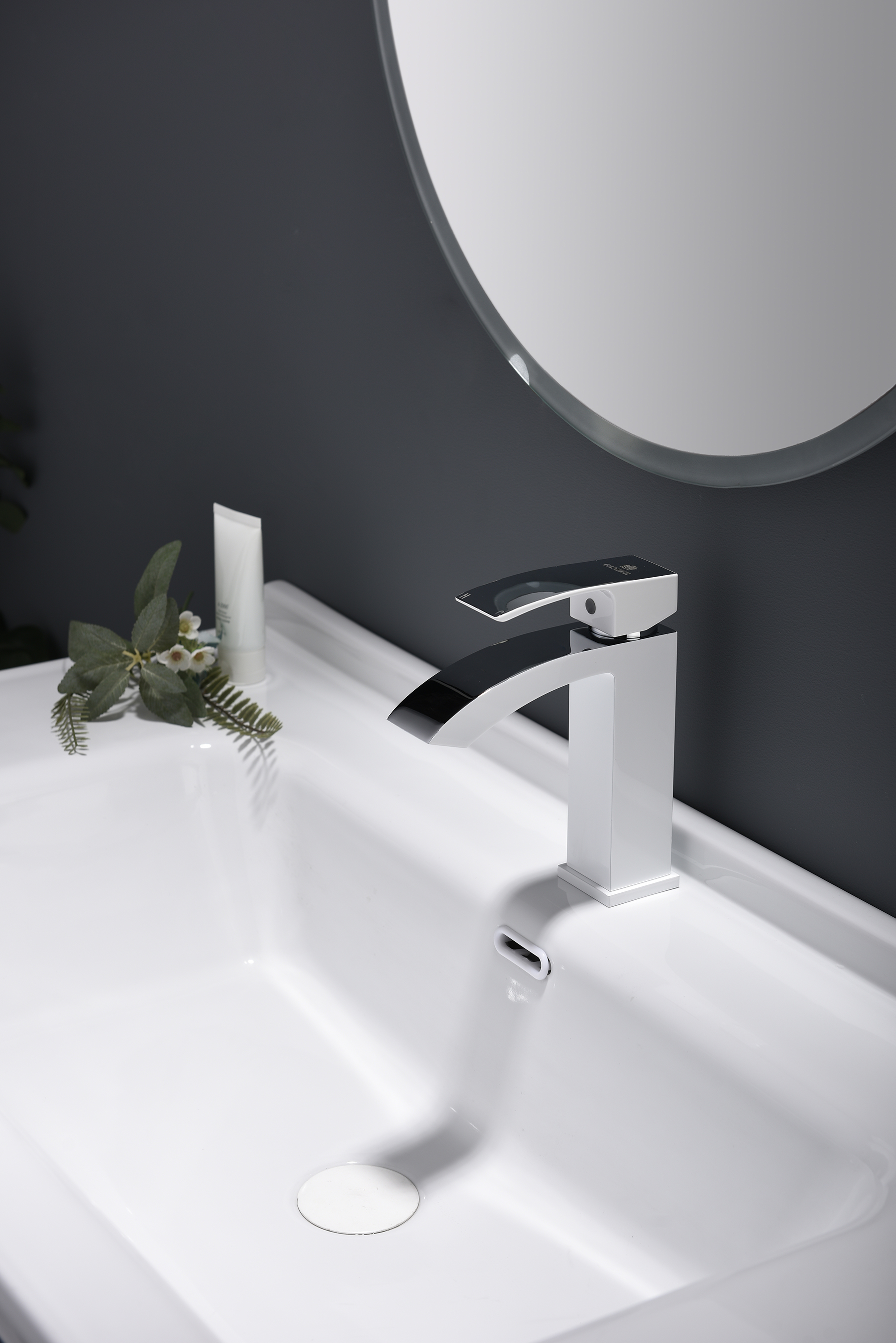 44111-F Смеситель од. для раковины (БЕЛЫЙ) GANZER (10/1шт)