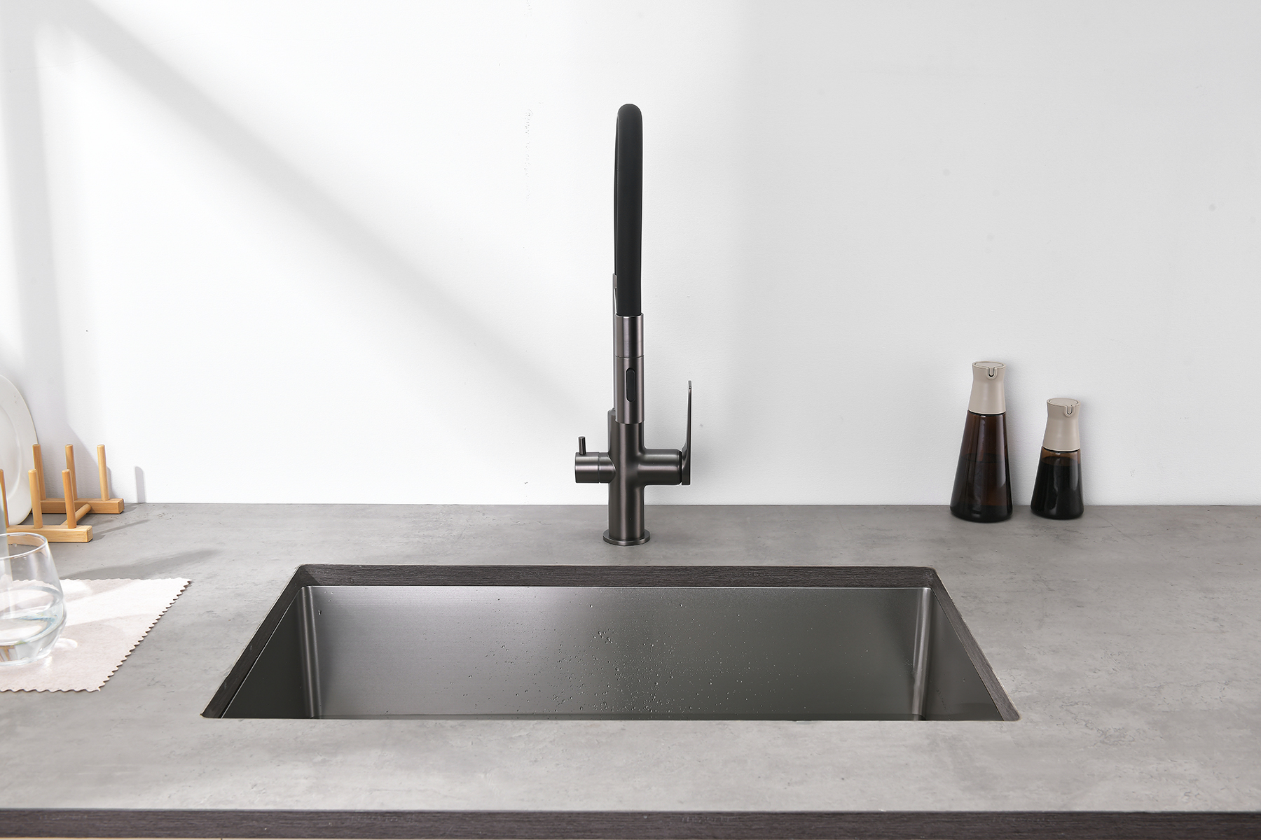 07127-Q Смес. для кухни с гиб МАГ. изл. и под. фильт. (ГРАФИТ+ЧЕР.) GANZER (10/1шт)