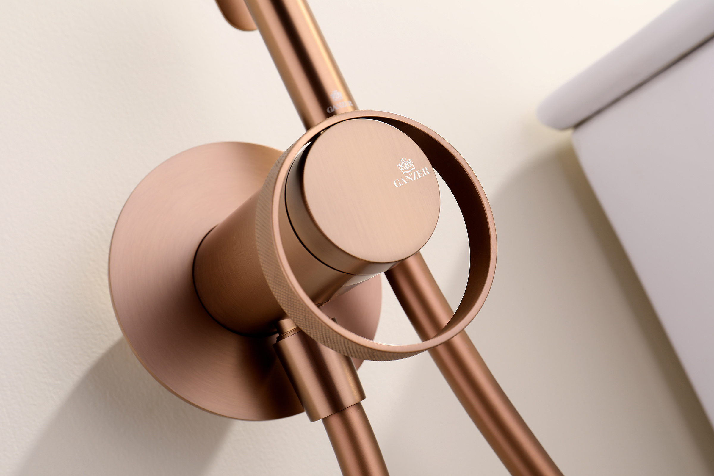 19157-R Смеситель встраиваемый с ГИГ. душем (Роз. Золото) GANZER (10/1шт)