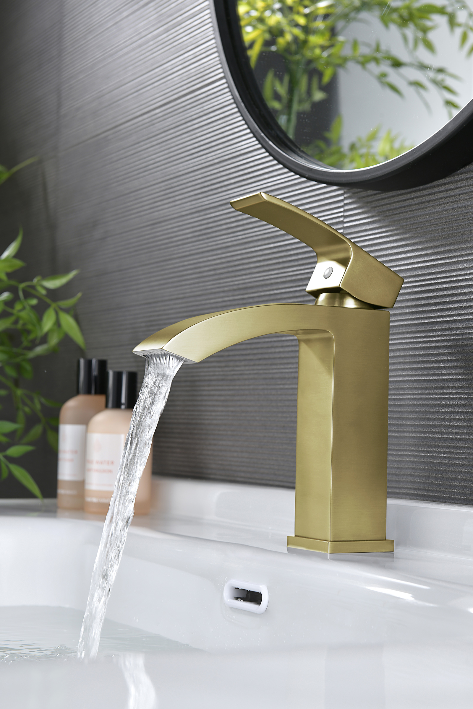 44111-S Смеситель од. для раковины (Мат. Золото) GANZER (10/1шт)