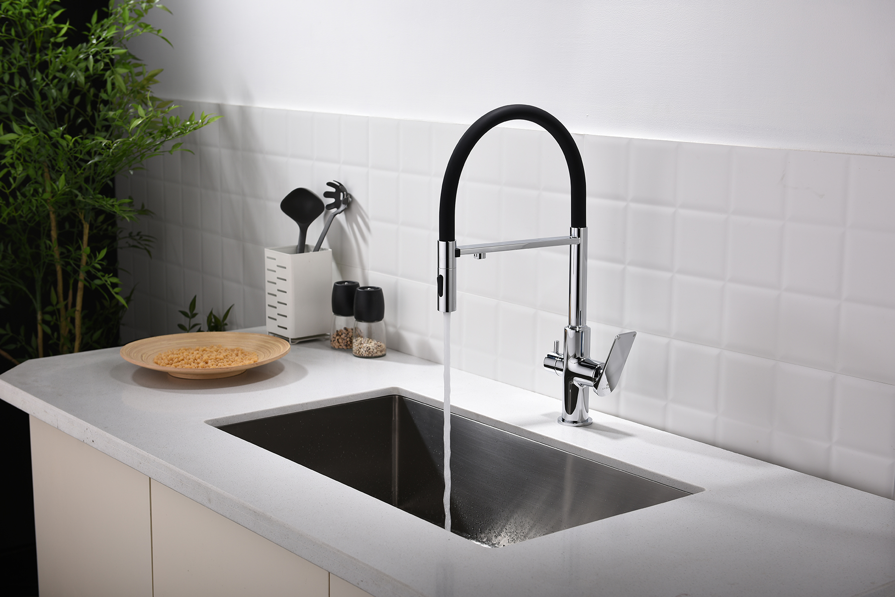 07127 Смес. для кухни с гиб МАГ. изл. и под. фильт. (ХРОМ+ЧЕР.) GANZER (10/1шт)