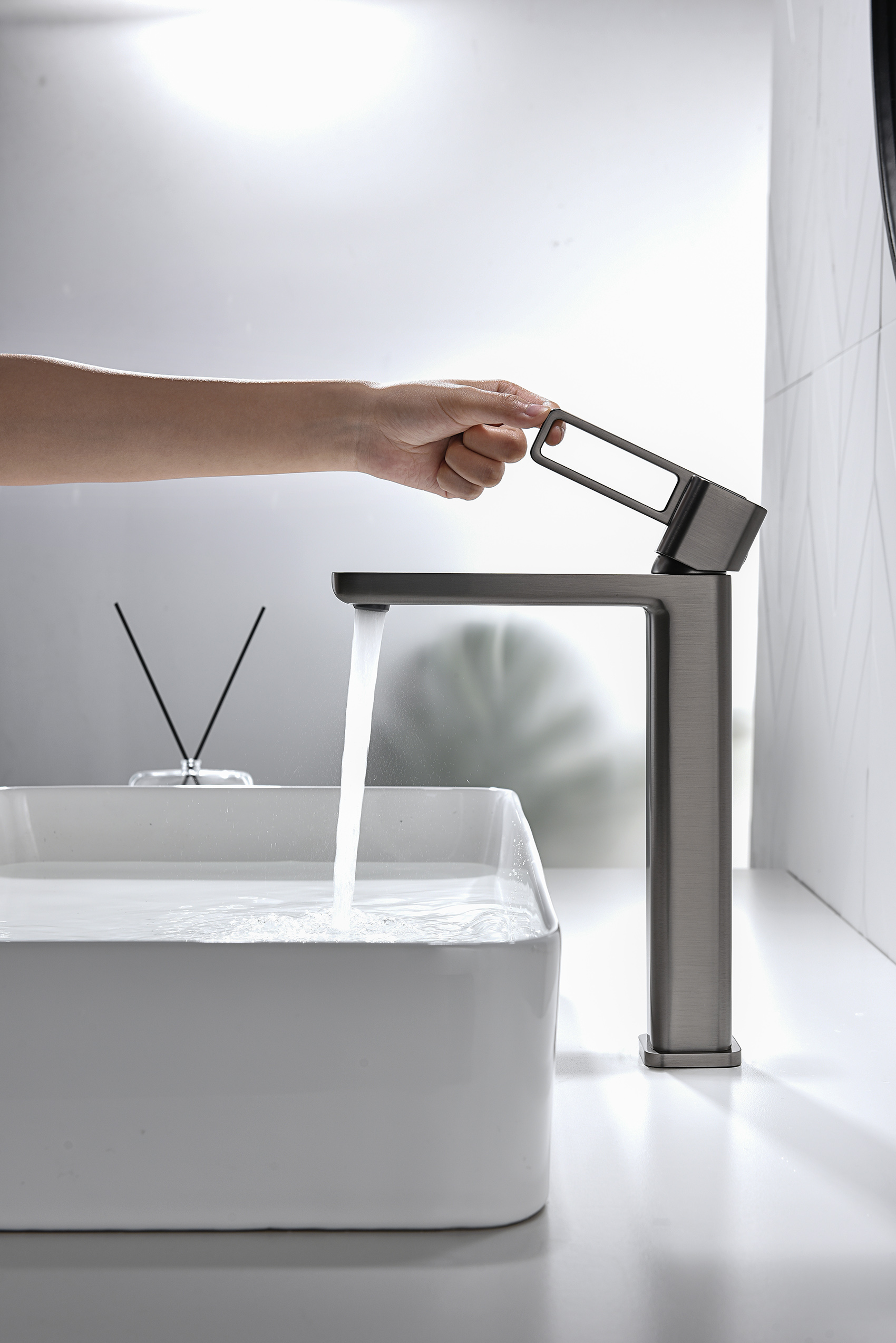 12112-Q Смеситель од. для раковины-чаши (ГРАФИТ) GANZER (10/1шт)