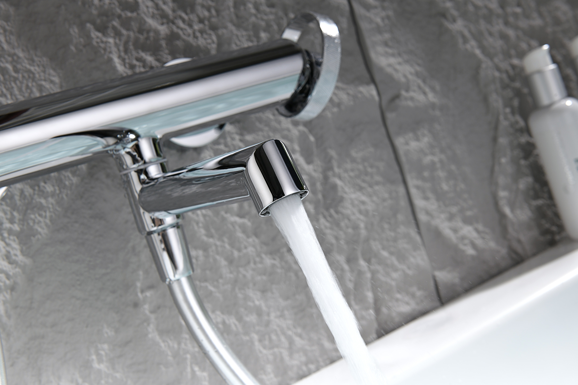 19132 Смеситель од. для ванны кор. (ХРОМ)  GANZER  (8/1шт)