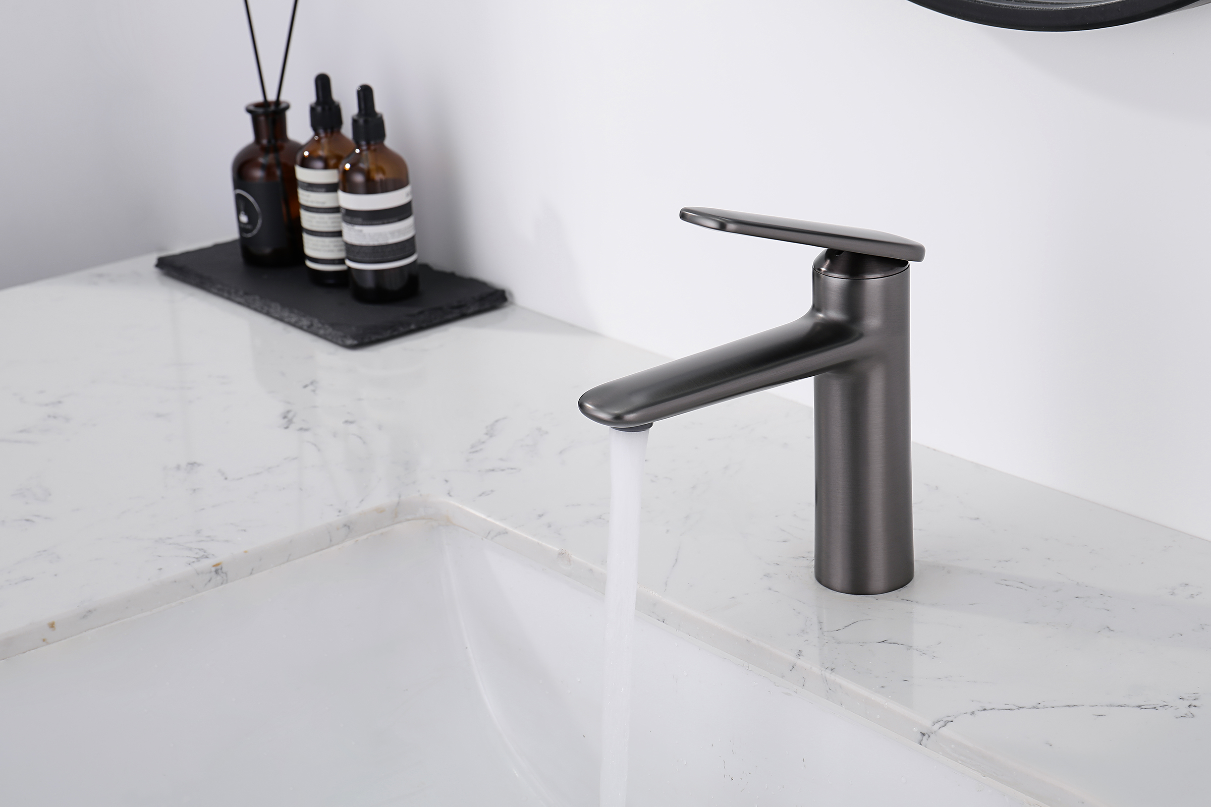 02111-Q Смеситель од. для раковины (ГРАФИТ) GANZER (10/1шт)