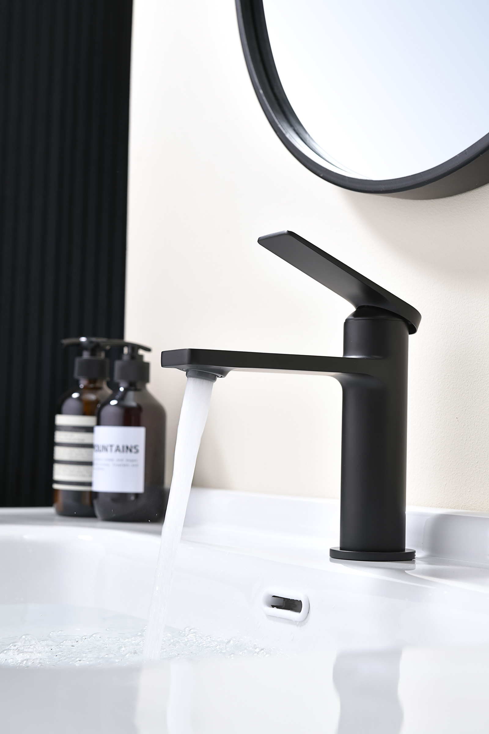 07111-C Смеситель од. для раковины (ЧЕРНЫЙ) GANZER (10/1шт)