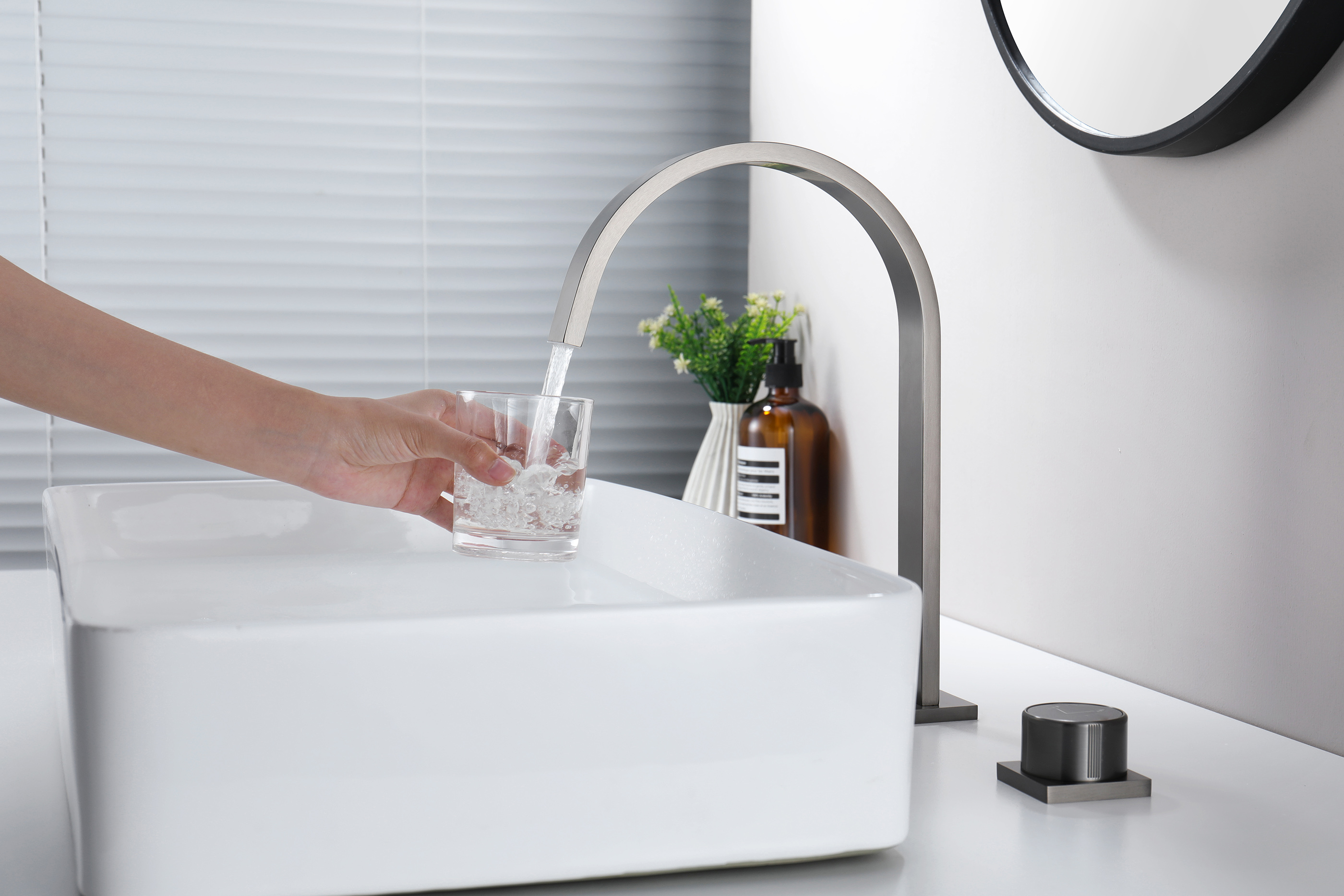 01112-Q Смеситель на борт раковины (2-отв,ГРАФИТ)  GANZER (10/1шт)