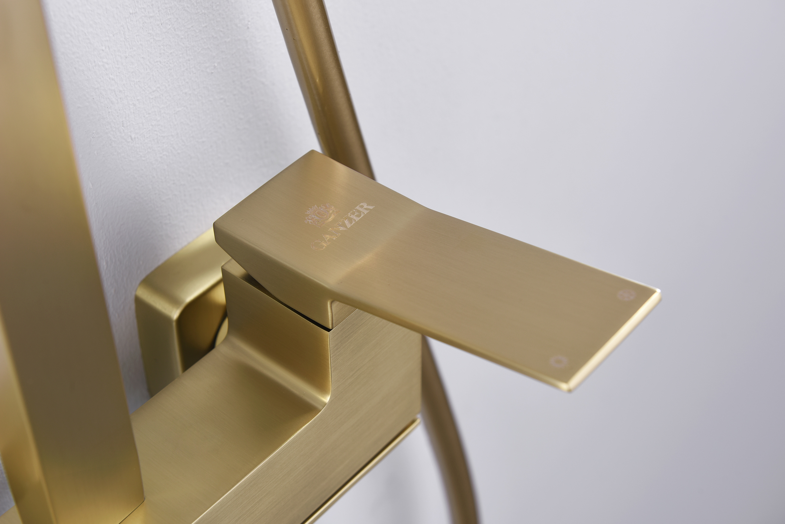 05162-S Душевая система (Мат. Золото) GANZER (5/1шт)