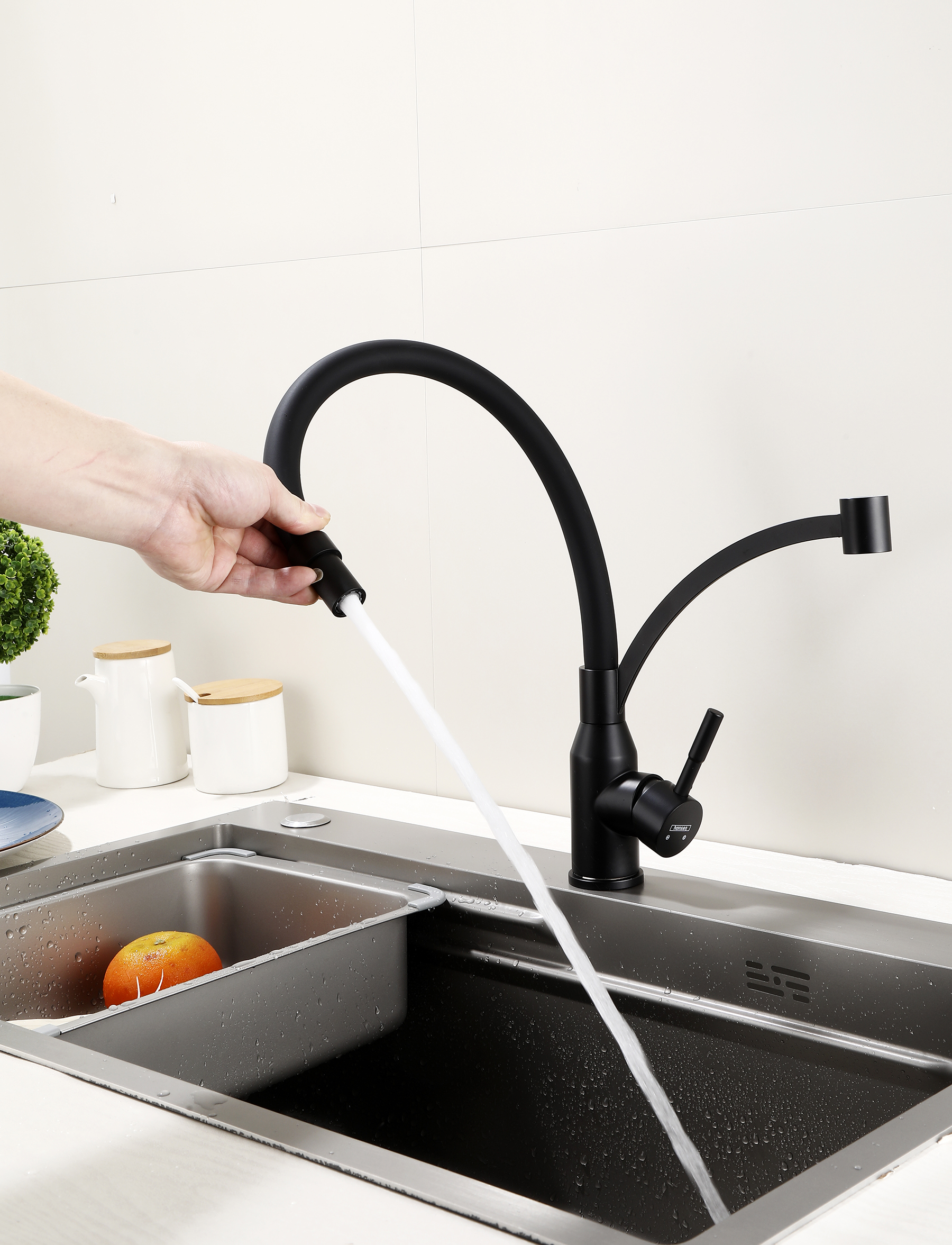 56043-CC Смес. из НЕРЖ. для кух. (ЧЕРНЫЙ с гиб. ЧЕР. изл.) HANSEN  (20/1шт)