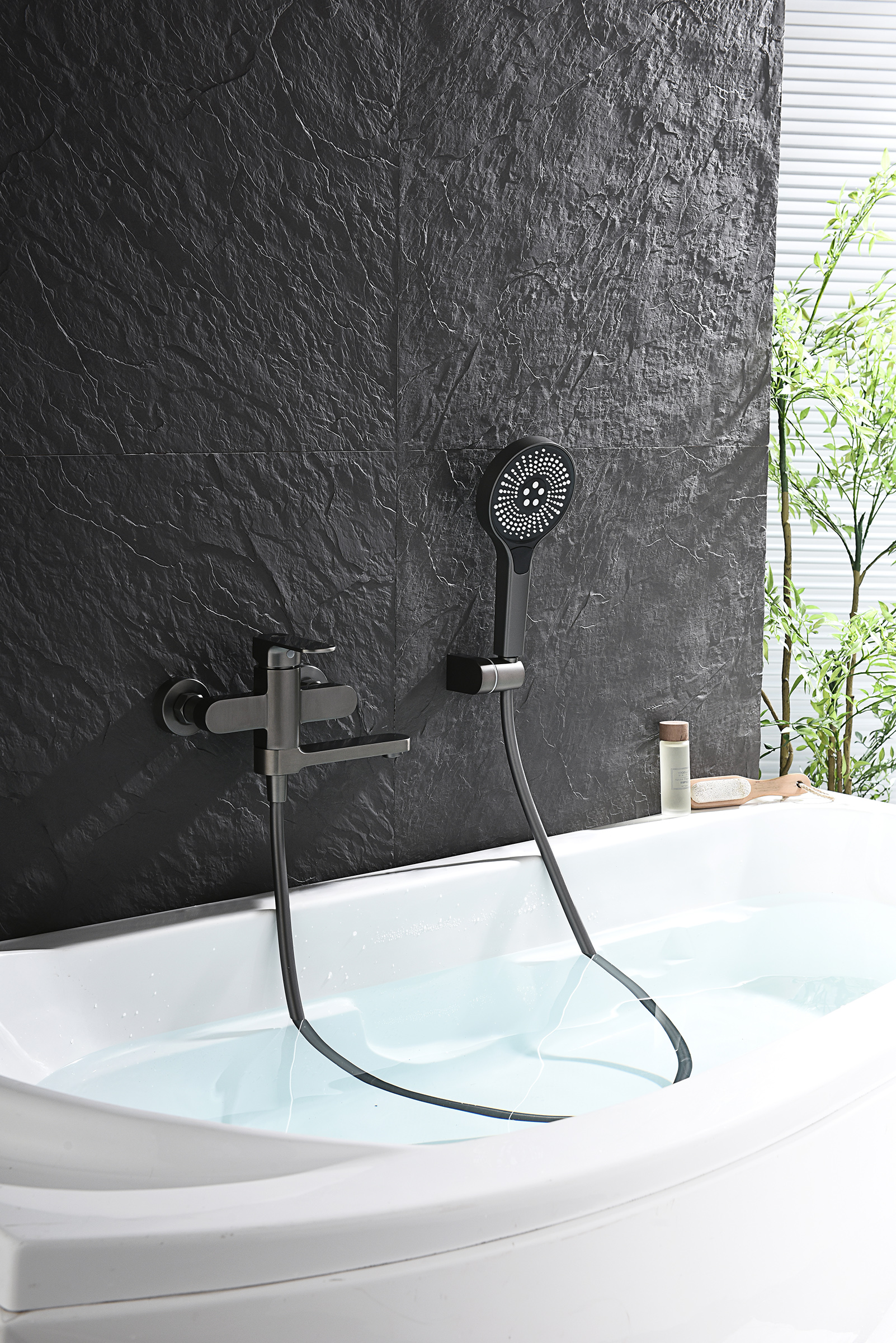 06132-Q Смеситель од. для ванны кор. (ГРАФИТ)  GANZER  (8/1шт)