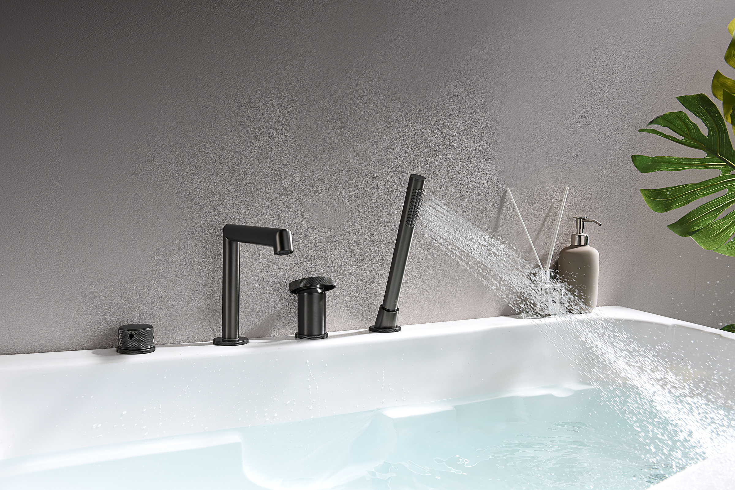 19133-Q Смеситель на борт ванны (4-отв,ГРАФИТ)  GANZER (6/1шт)