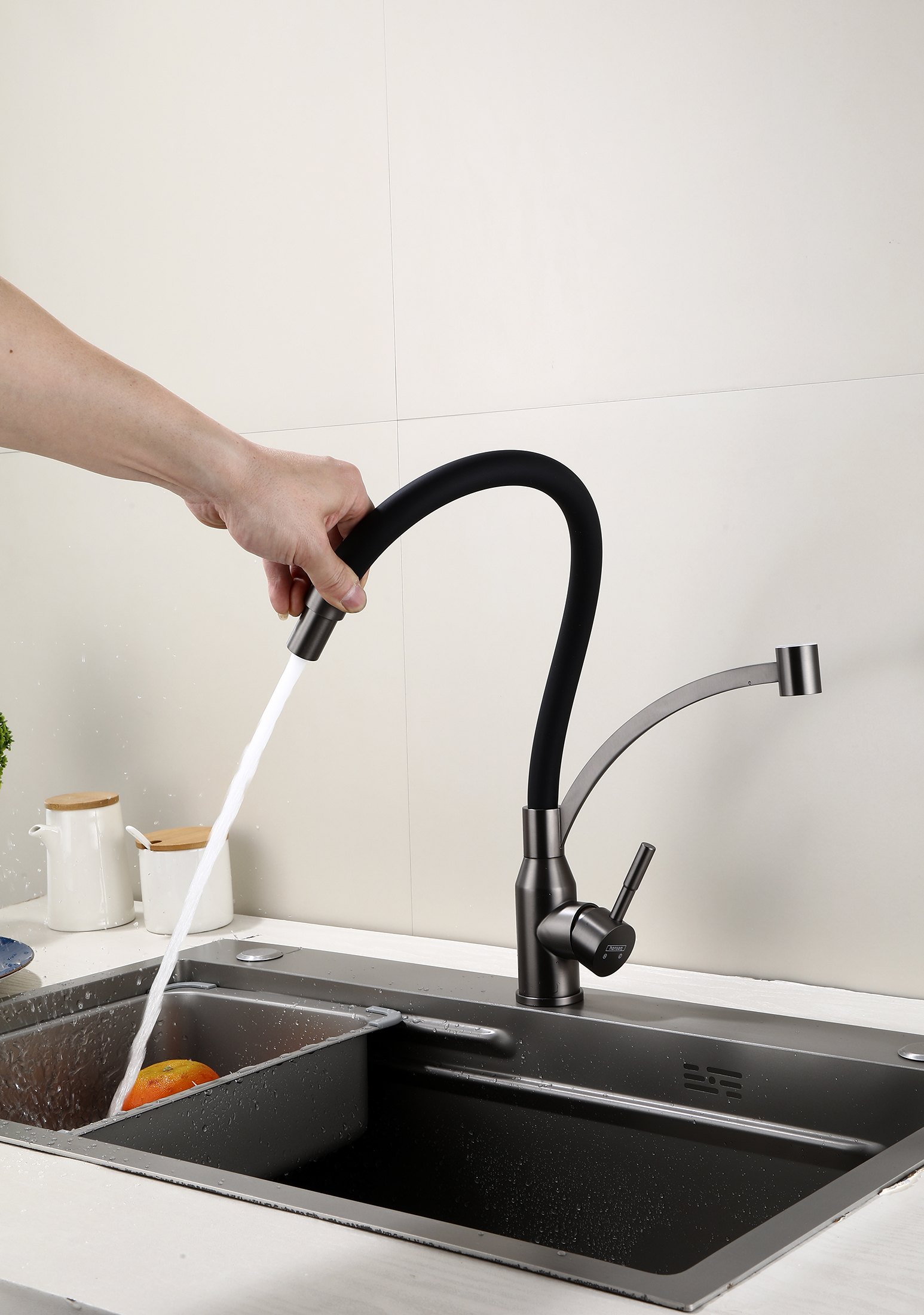 56043-PC Смес. из НЕРЖ. для кух. (ГРАФИТ с гиб. ЧЕР. изл.) HANSEN  (20/1шт)