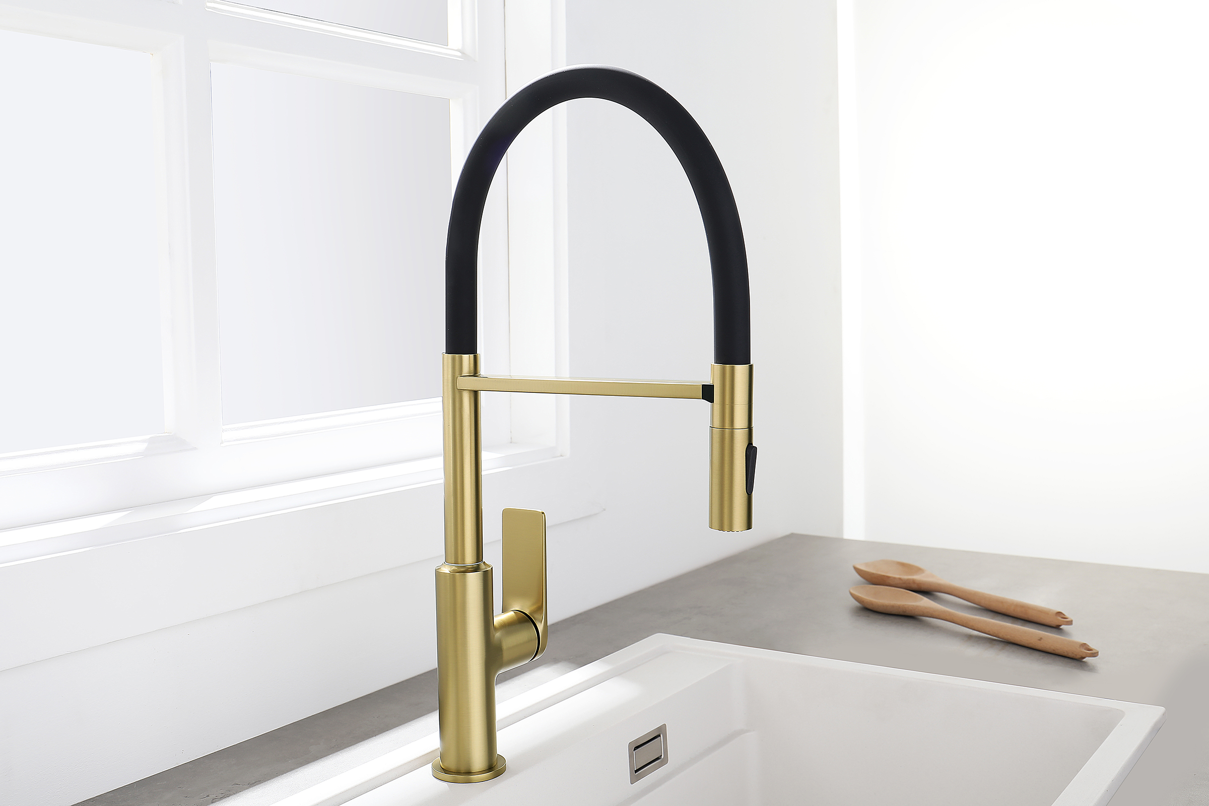 07126-S Смеситель для кухни с гиб. МАГНИТ. изливом (Мат. Золото+ЧЕР.) GANZER (10/1шт)