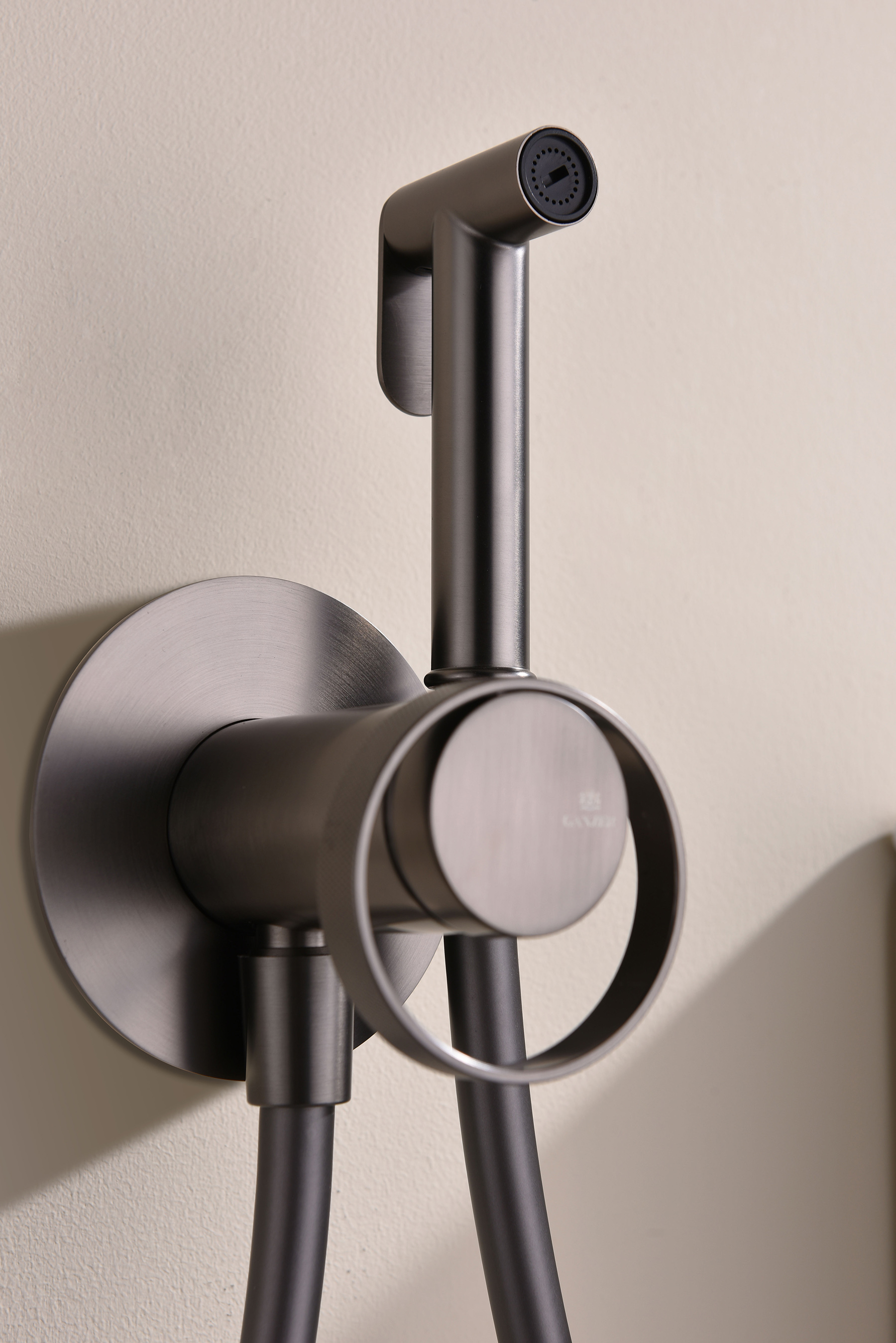 19157-Q Смеситель встраиваемый с ГИГ. душем (ГРАФИТ) GANZER (10/1шт)