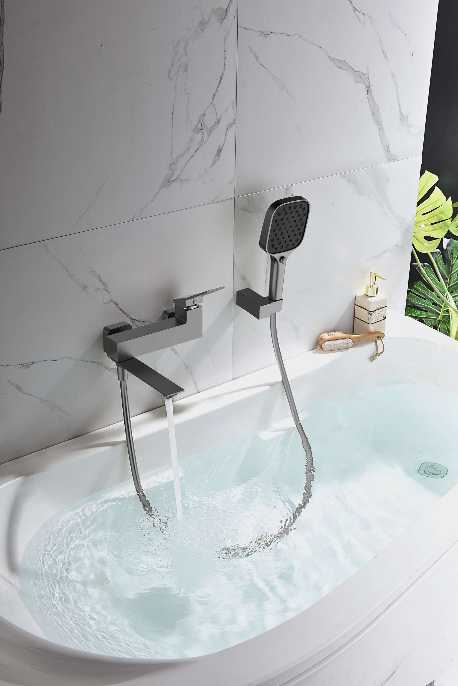 05132-Q Смеситель од. для ванны кор. (ГРАФИТ)  GANZER  (8/1шт)