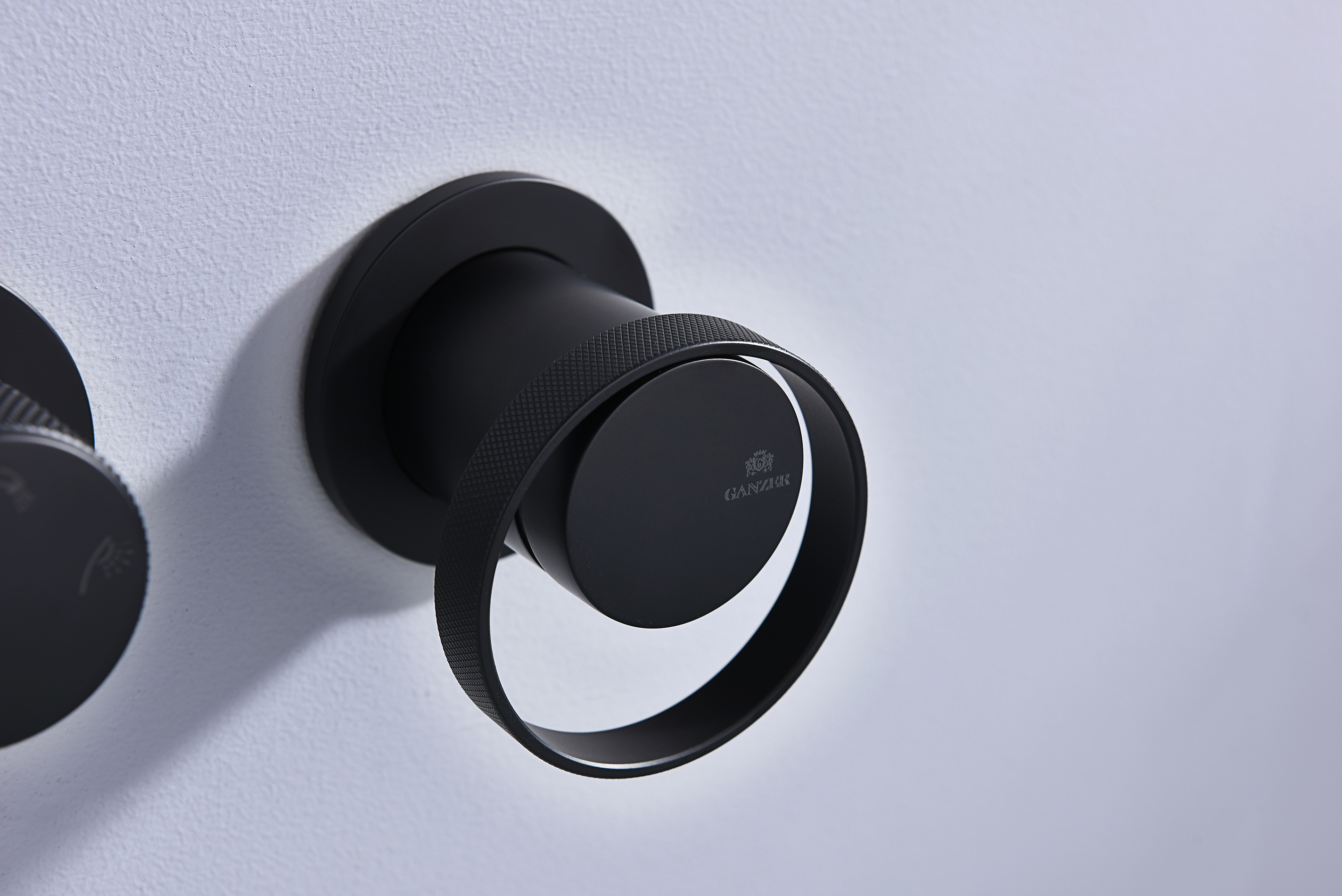 19134-C Встроенный смес. для ванны  (ЧЕРНЫЙ) GANZER  (6/1шт)