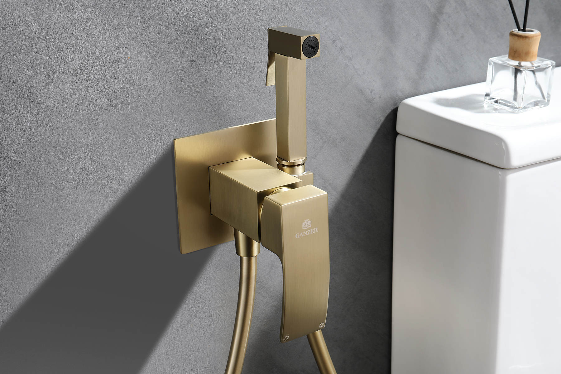 44157-S Смеситель встраиваемый с ГИГ. душем (Мат. Золото) GANZER (10/1шт)