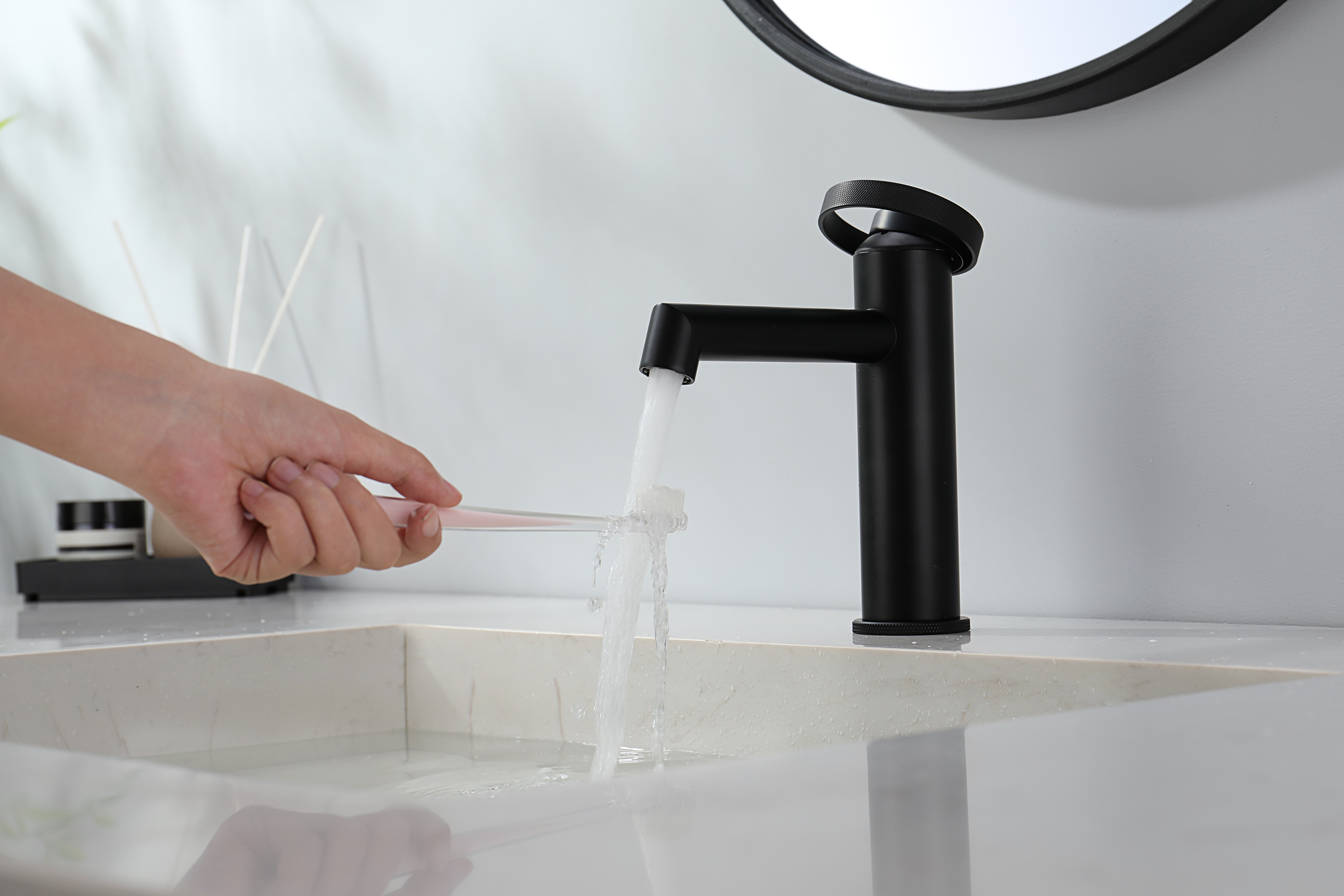 19111-C Смеситель од. для раковины (ЧЕРНЫЙ) GANZER (10/1шт)