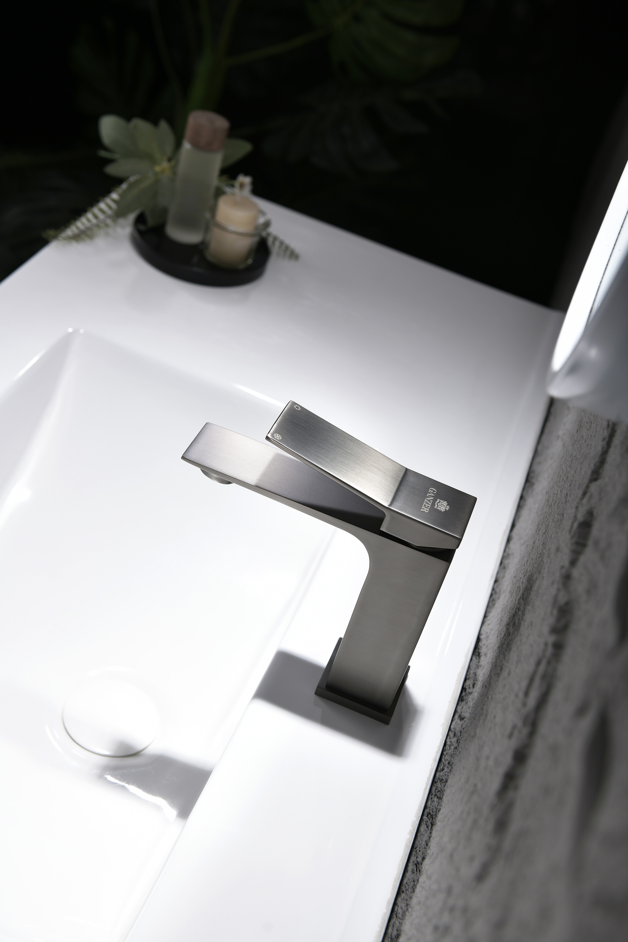 05111-Q Смеситель од. для раковины (ГРАФИТ) GANZER (10/1шт)