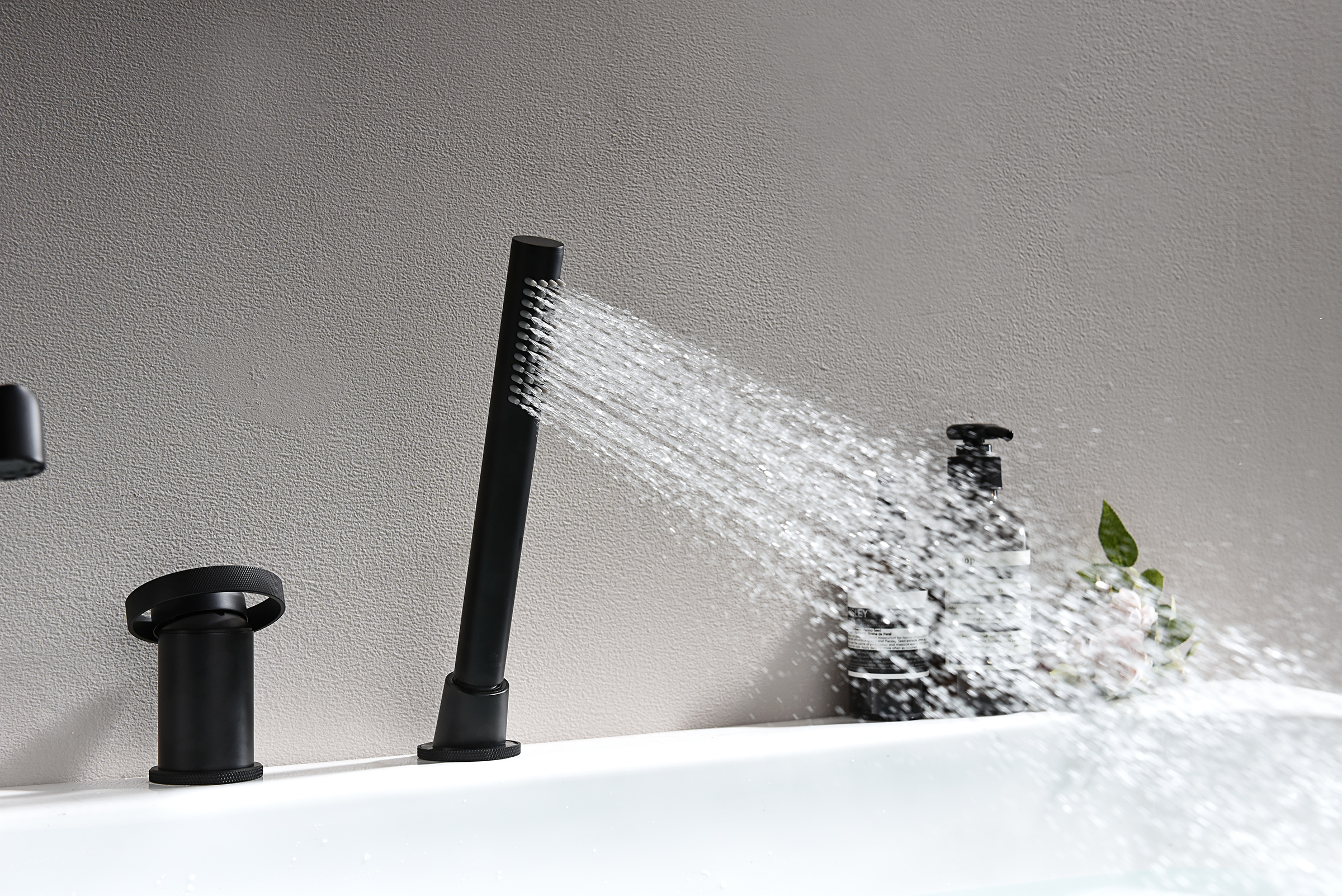 19133-C Смеситель на борт ванны (4-отв,ЧЕРНЫЙ)  GANZER (6/1шт)