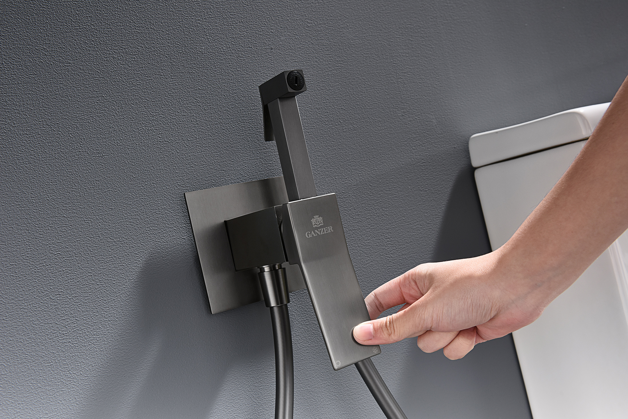 05157-Q Смеситель встраиваемый с ГИГ. душом (ГРАФИТ) GANZER (10/1шт)